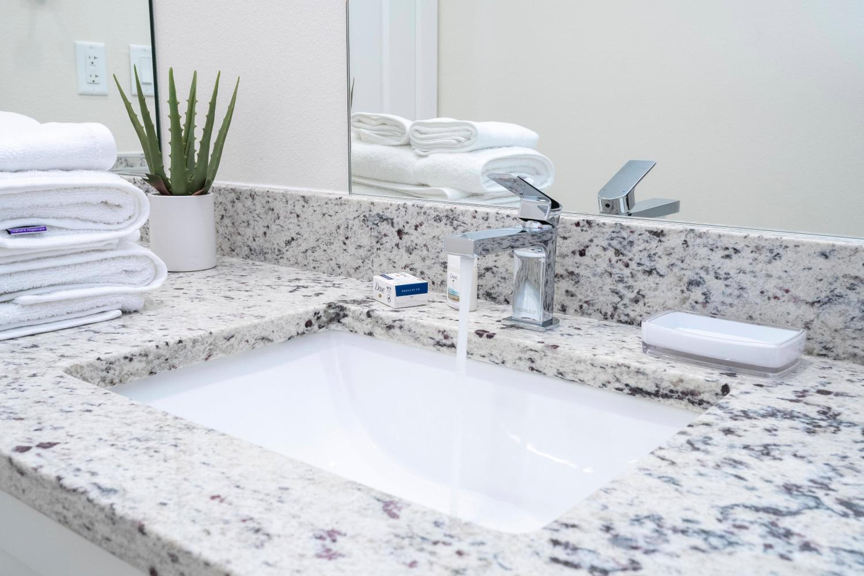 5 min to Disney NEW Upscale 5 Suites Villa