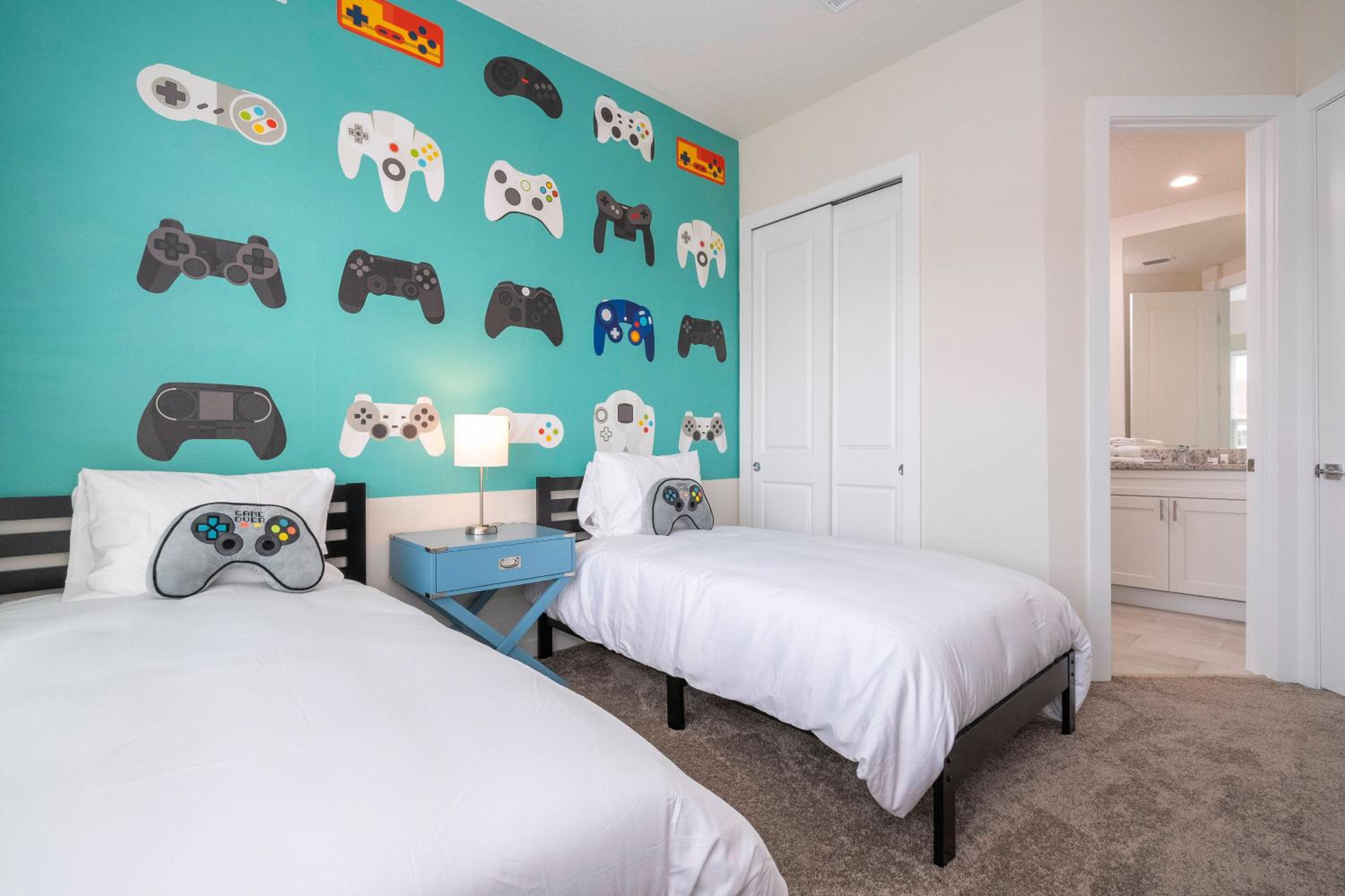 5 min to Disney NEW Upscale 5 Suites Villa