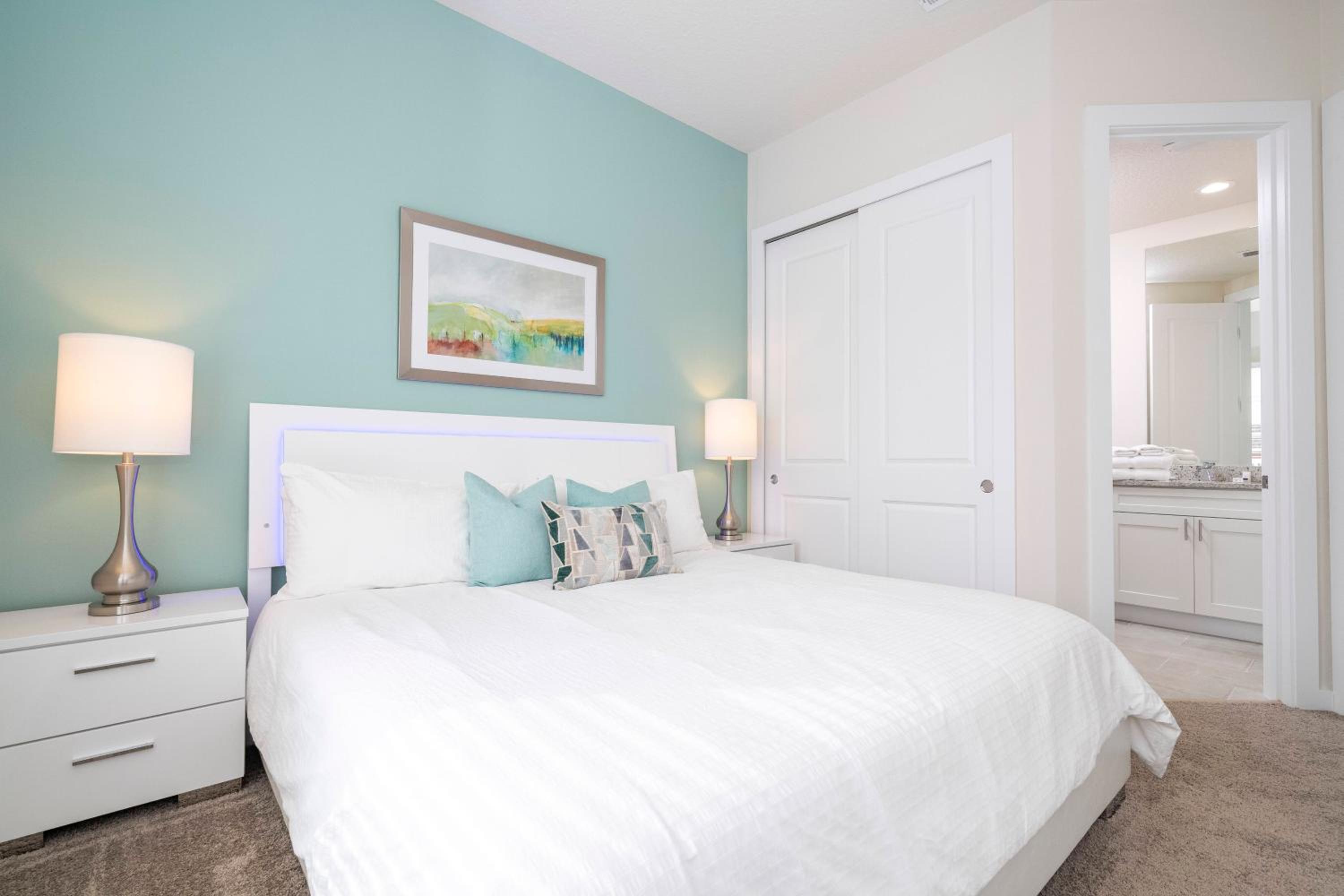 5 min to Disney NEW Upscale 5 Suites Villa