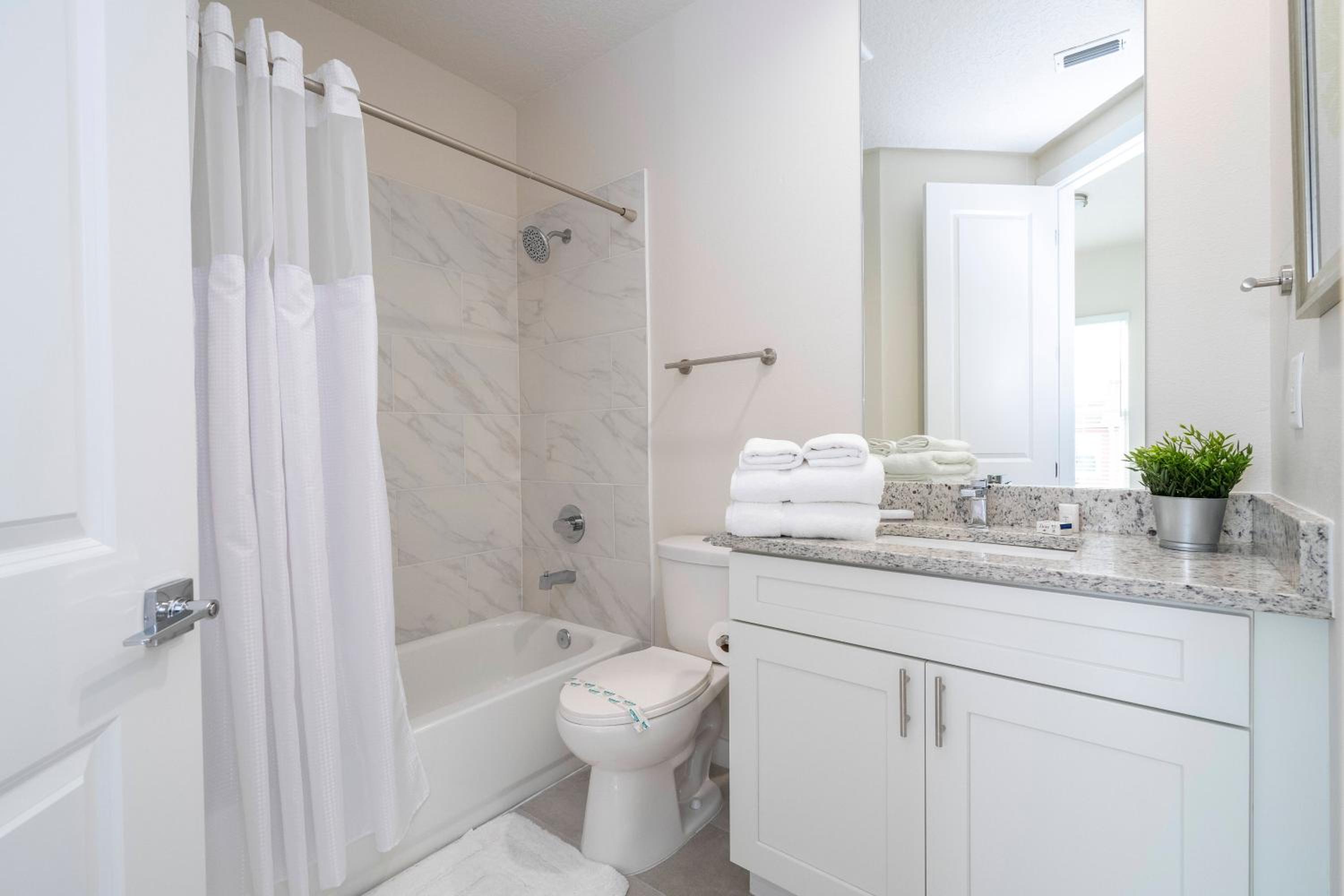5 min to Disney NEW Upscale 5 Suites Villa