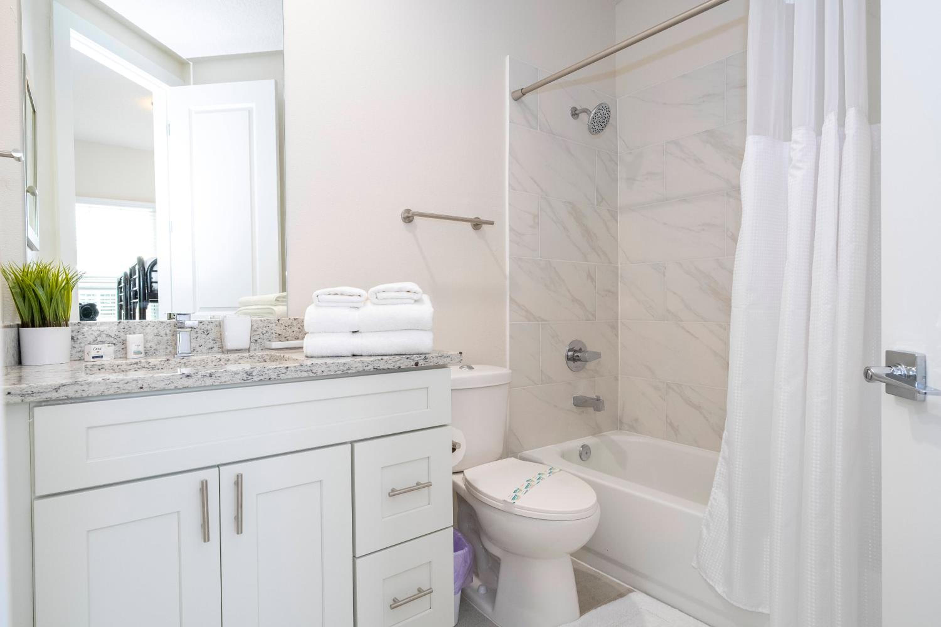 5 min to Disney NEW Upscale 5 Suites Villa