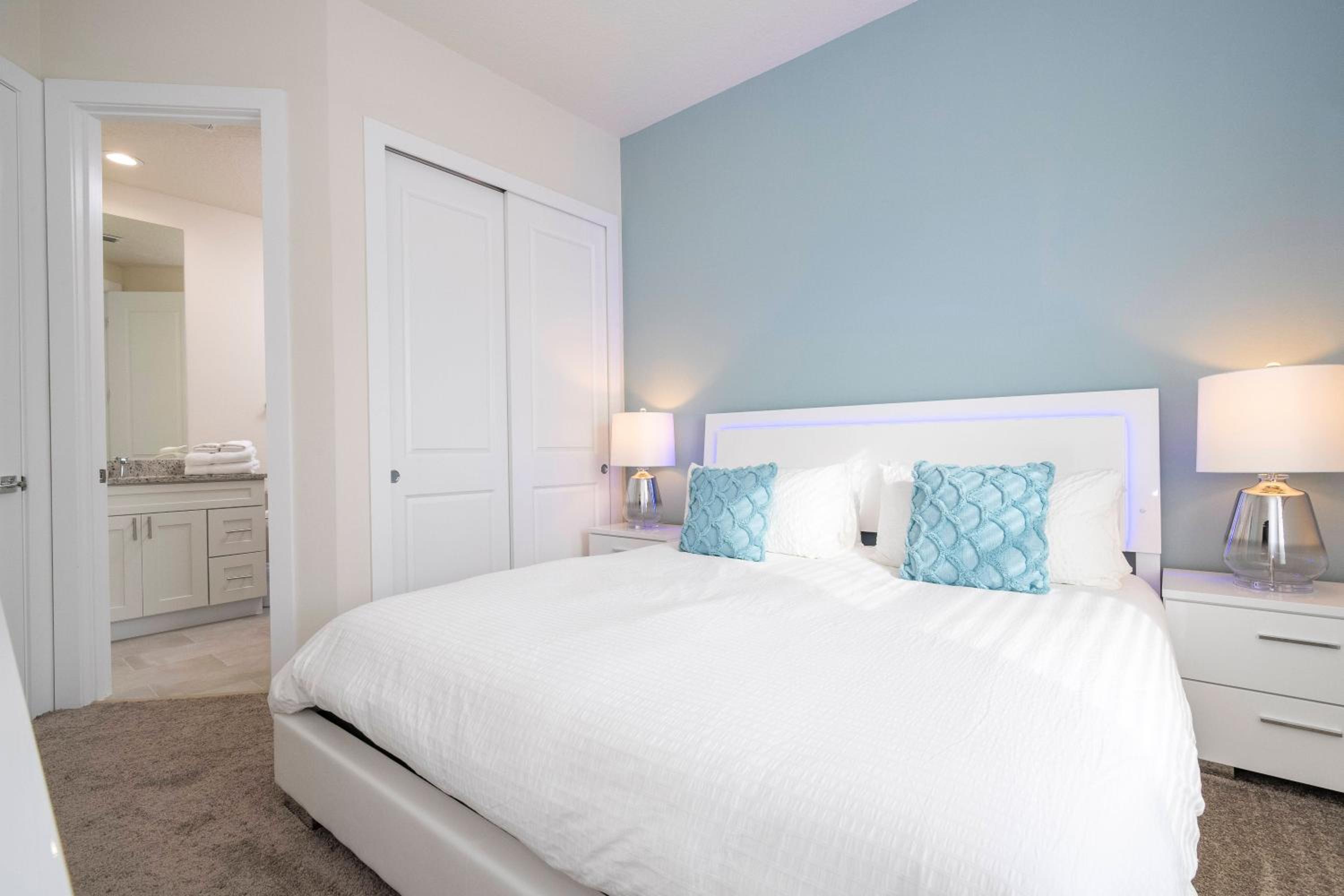 5 min to Disney NEW Upscale 5 Suites Villa