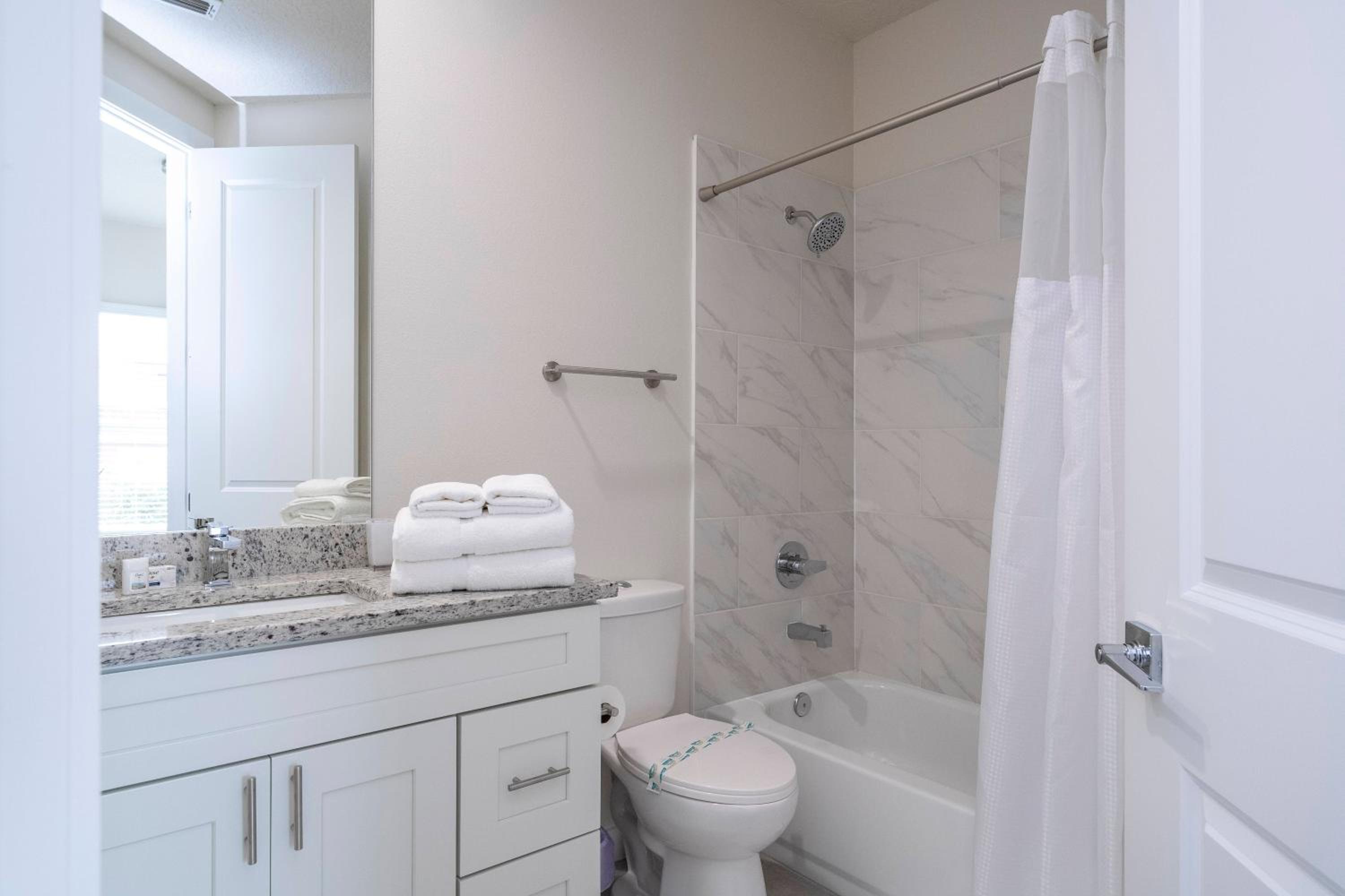 5 min to Disney NEW Upscale 5 Suites Villa