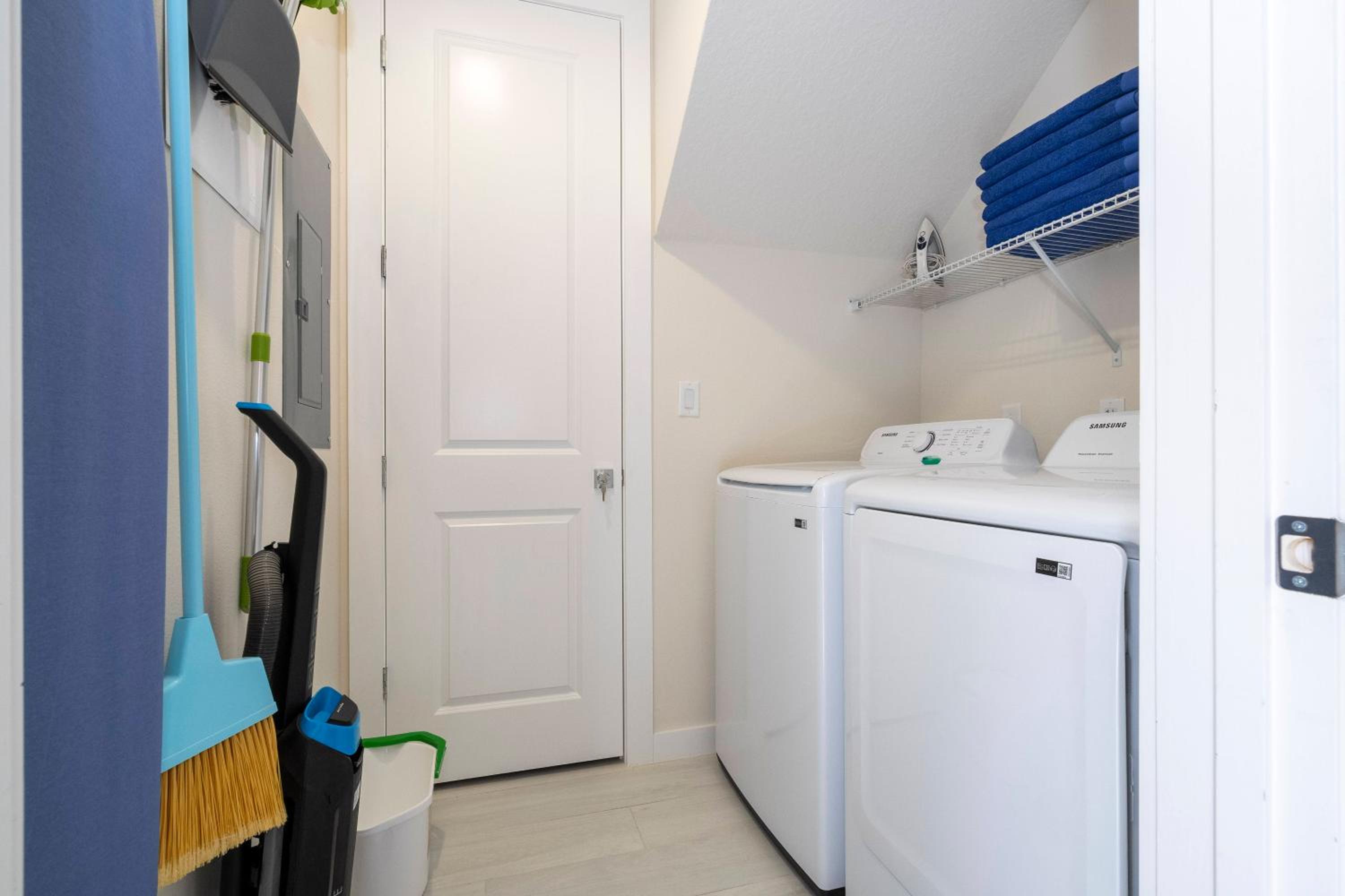 5 min to Disney NEW Upscale 5 Suites Villa