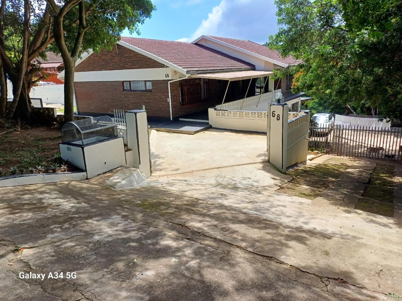 Lovely 3 Bedroom house near the beach. view 4