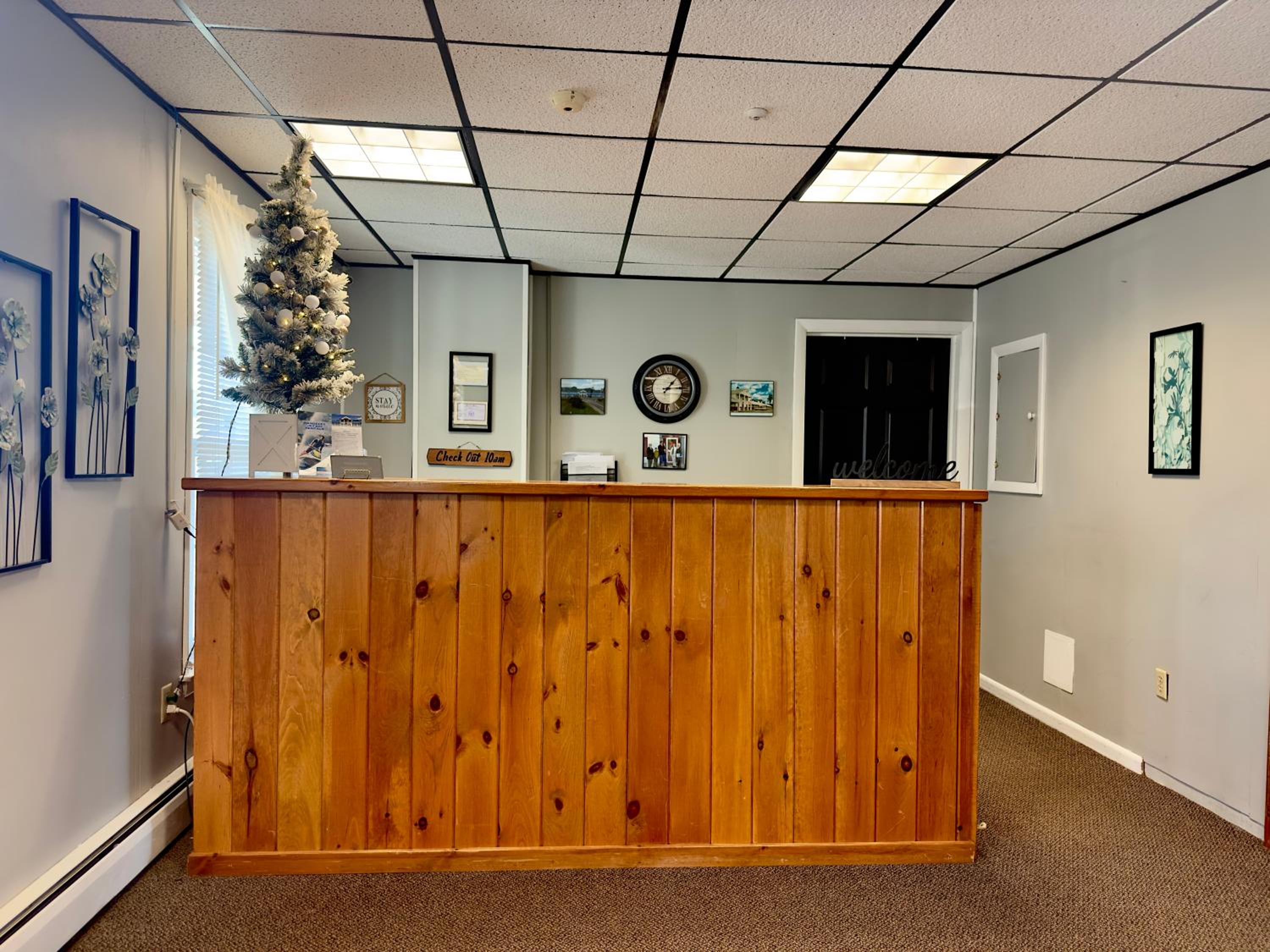Colonial Valley Motel