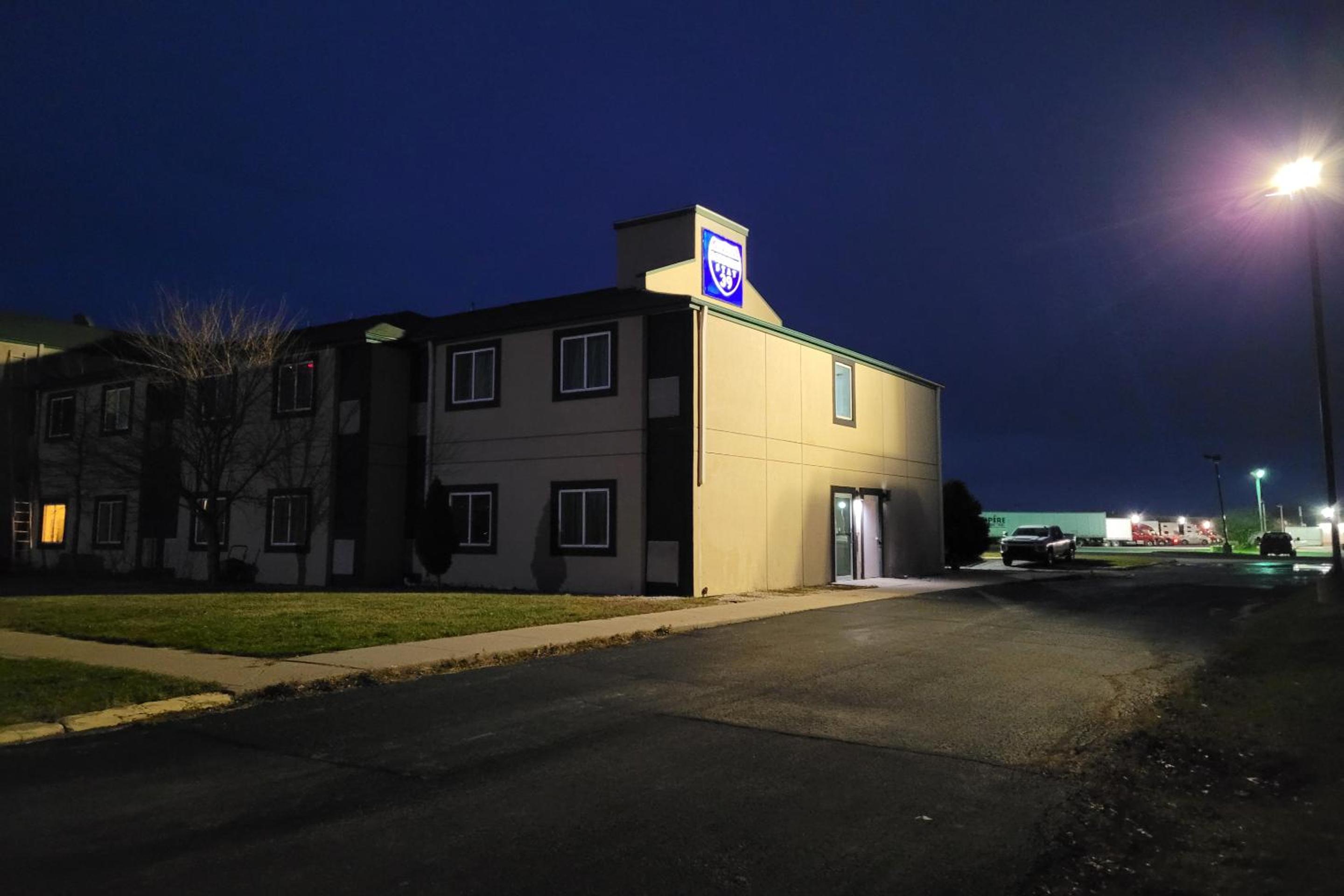 Modern Stay 39 Lakeview By OYO Minonk view 2