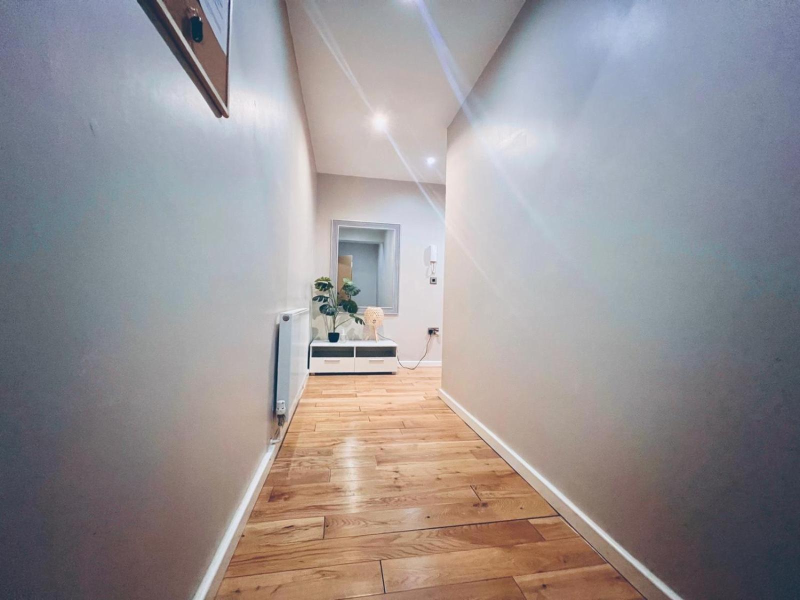 Lovely 3 Dbl Bed (sleeps upto 6) close to centre. view 3