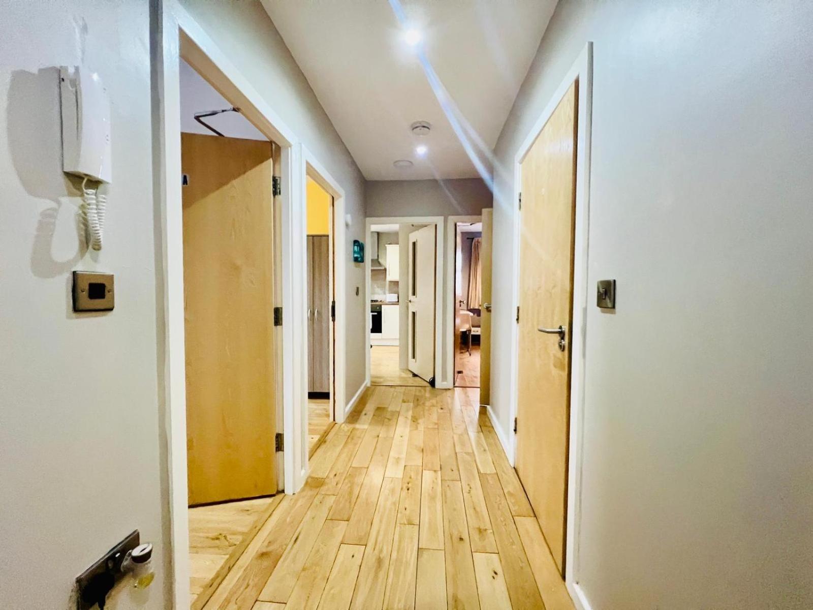 Lovely 3 Dbl Bed (sleeps upto 6) close to centre. view 4