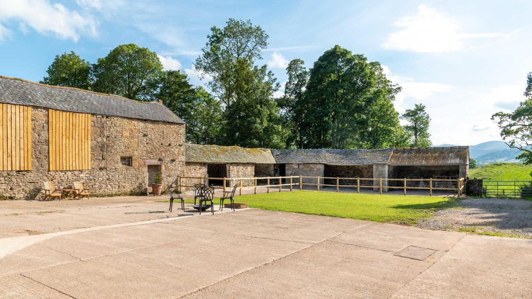 Crocus Penruddock, dog & eco friendly lodge with hot tub