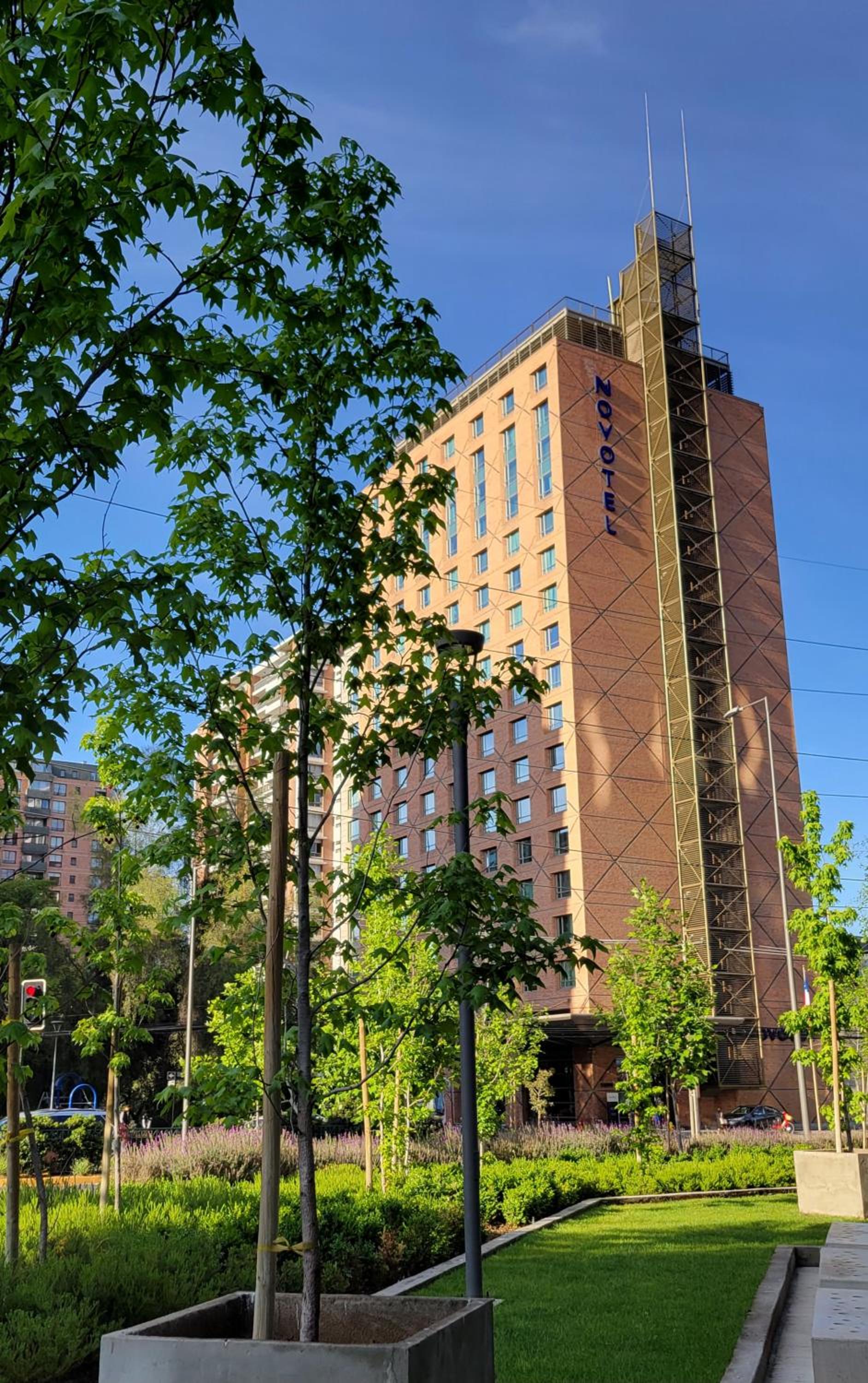 Hotel Novotel Santiago Las Condes - Image 1