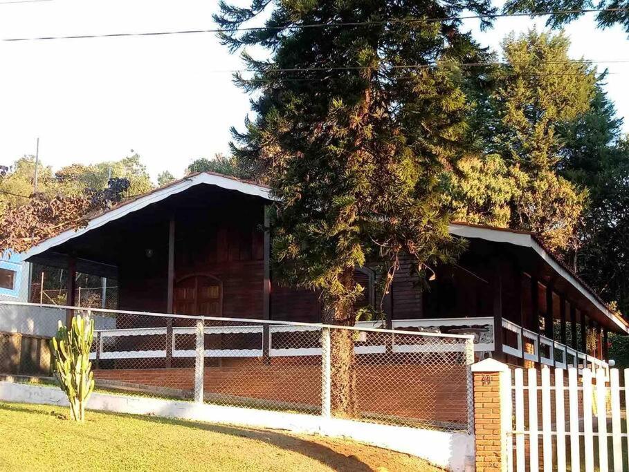 Casa de Campo em condômino Fechado.