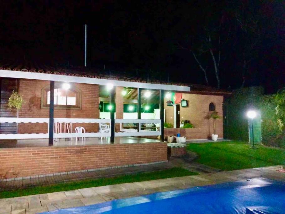 Casa de Campo em condômino Fechado.