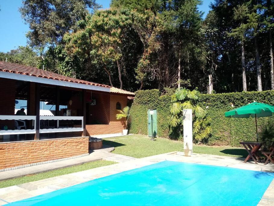 Casa de Campo em condômino Fechado.