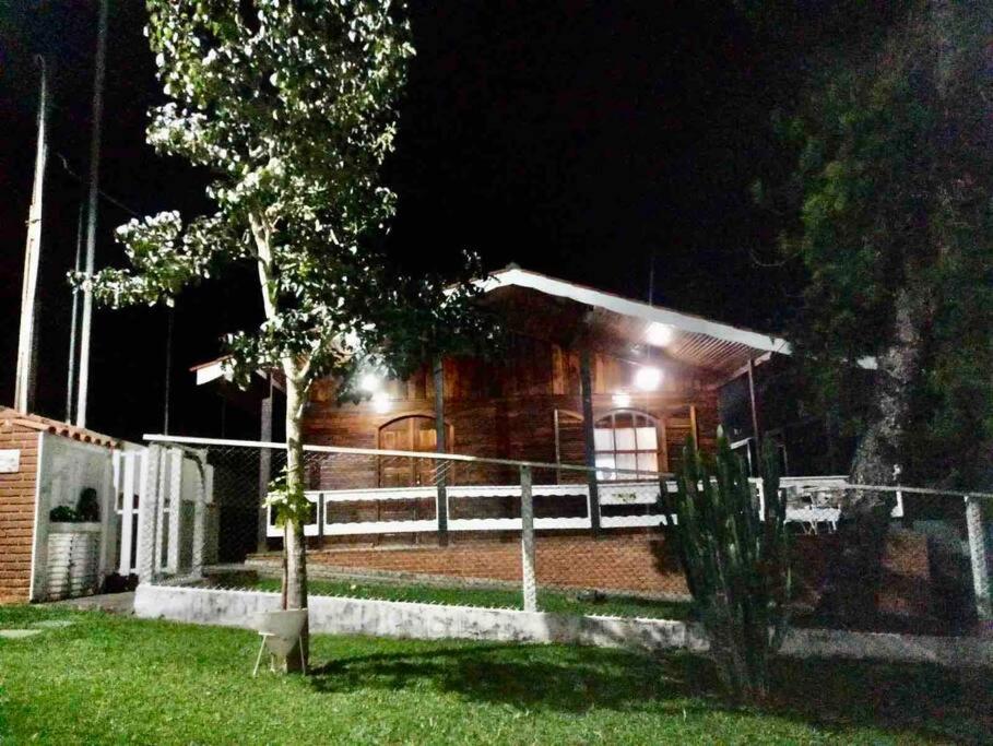 Casa de Campo em condômino Fechado.
