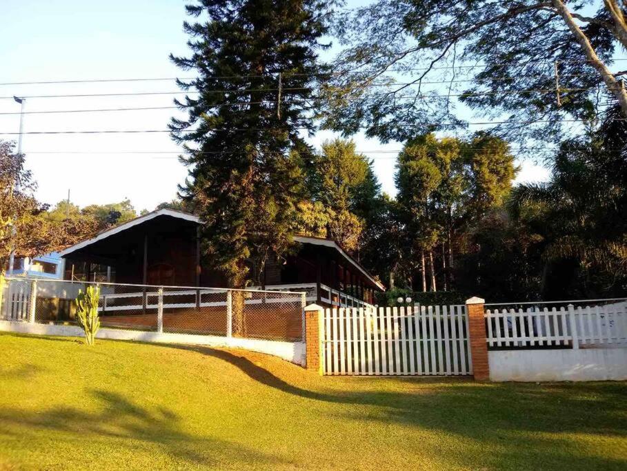 Casa de Campo em condômino Fechado.
