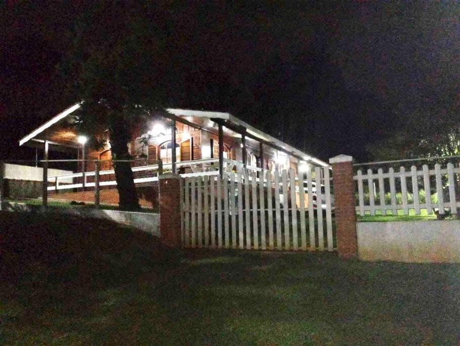 Casa de Campo em condômino Fechado.