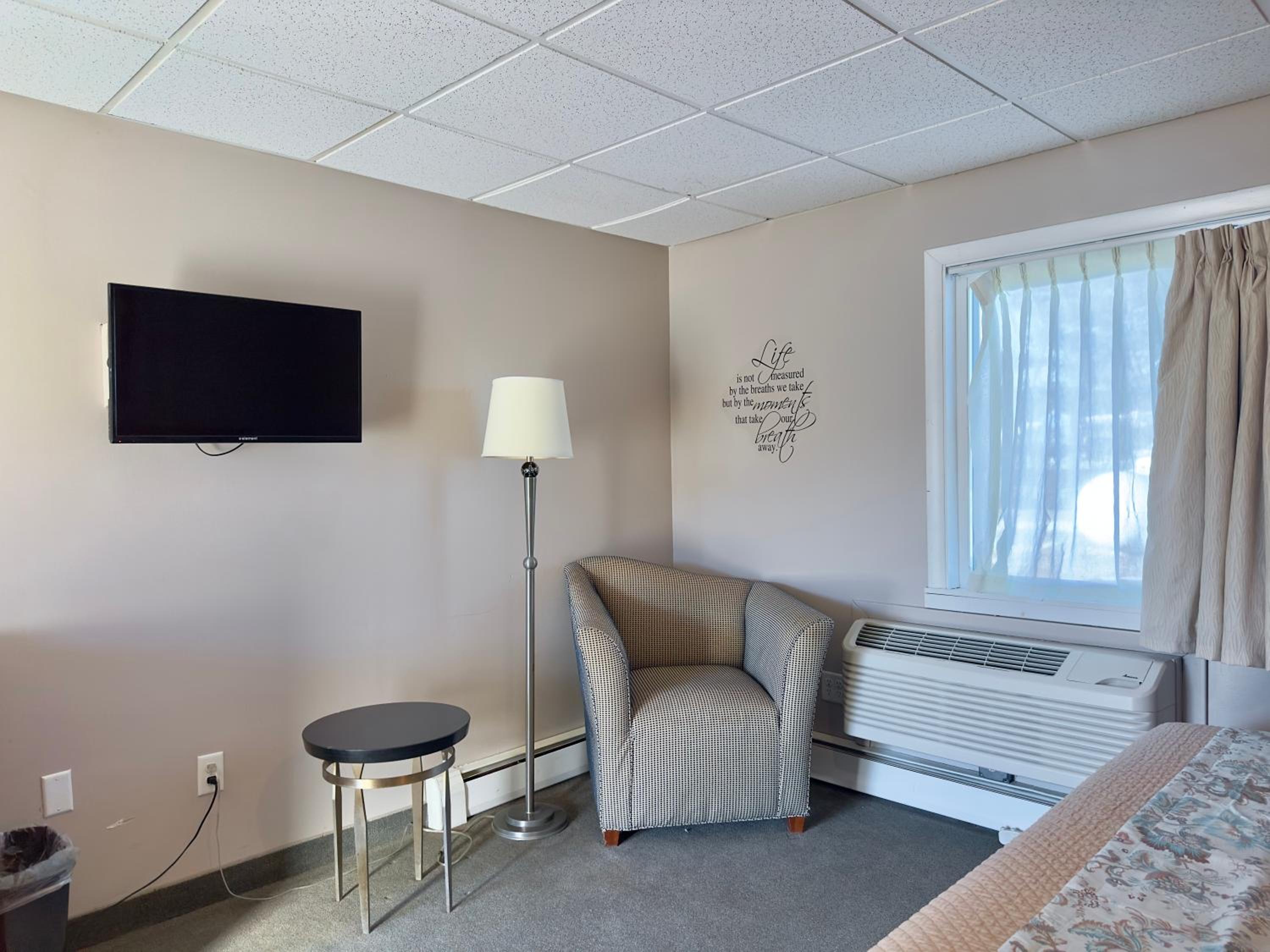 Colonial Valley Motel