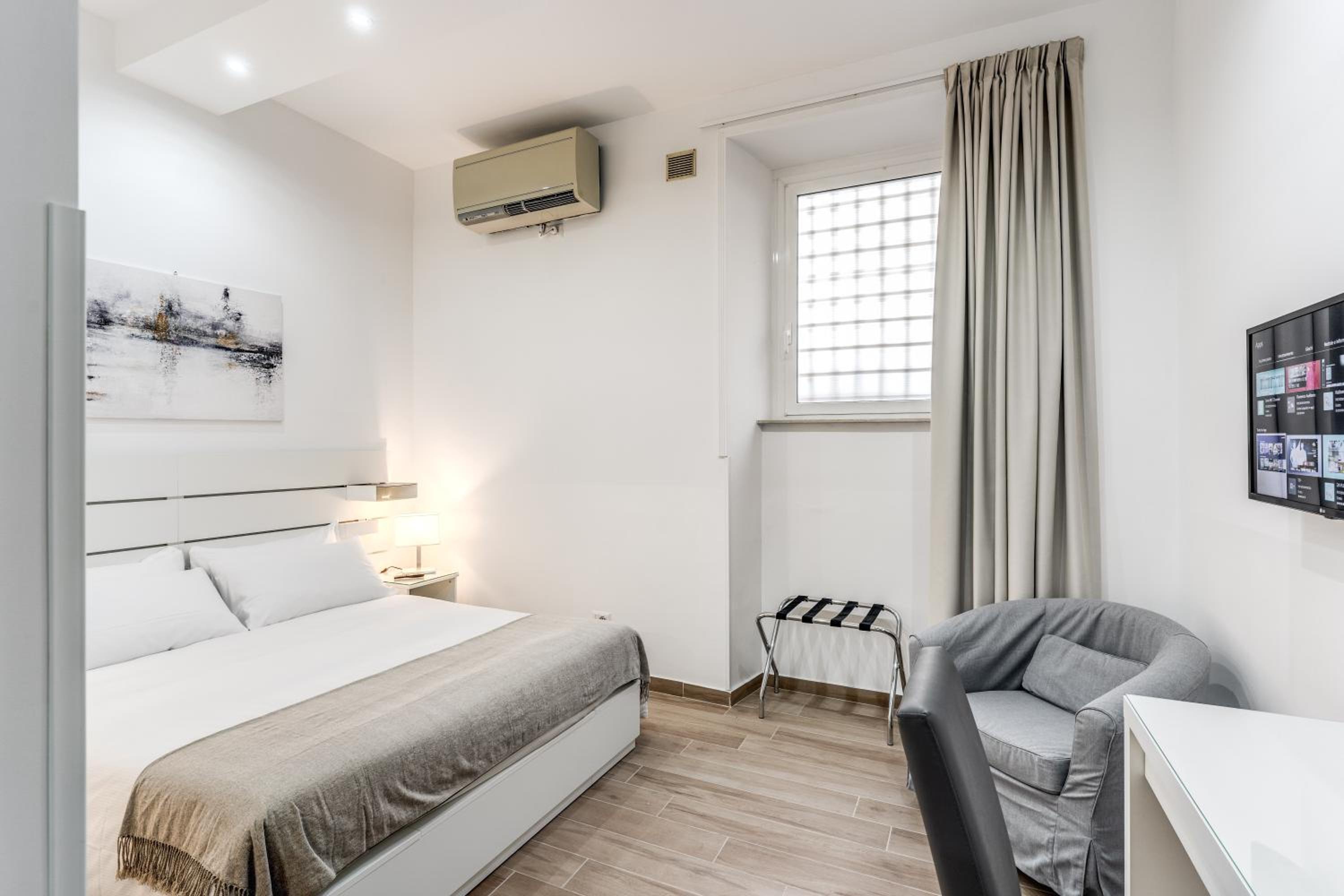 New flat in front StPeter Square