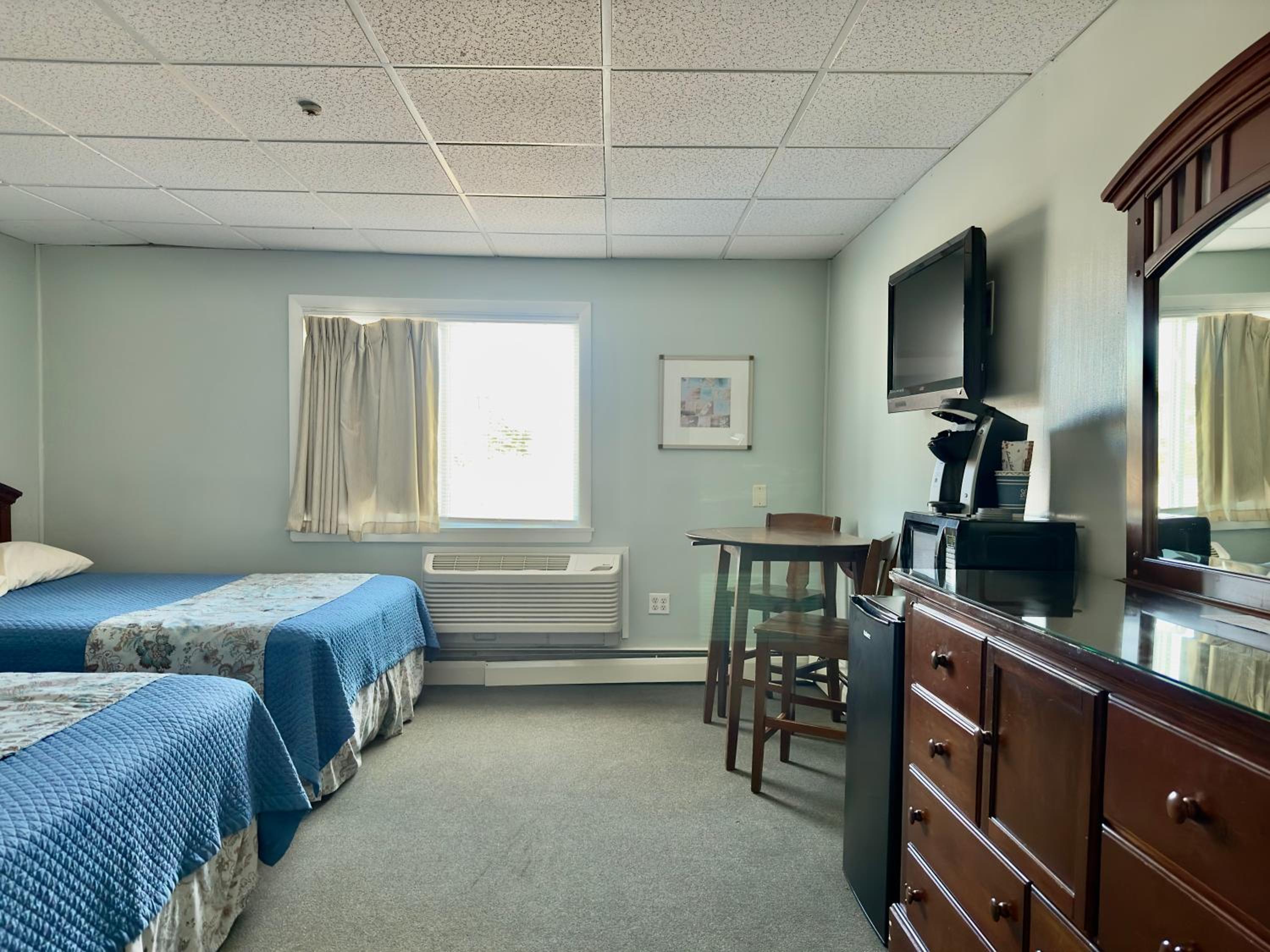 Colonial Valley Motel
