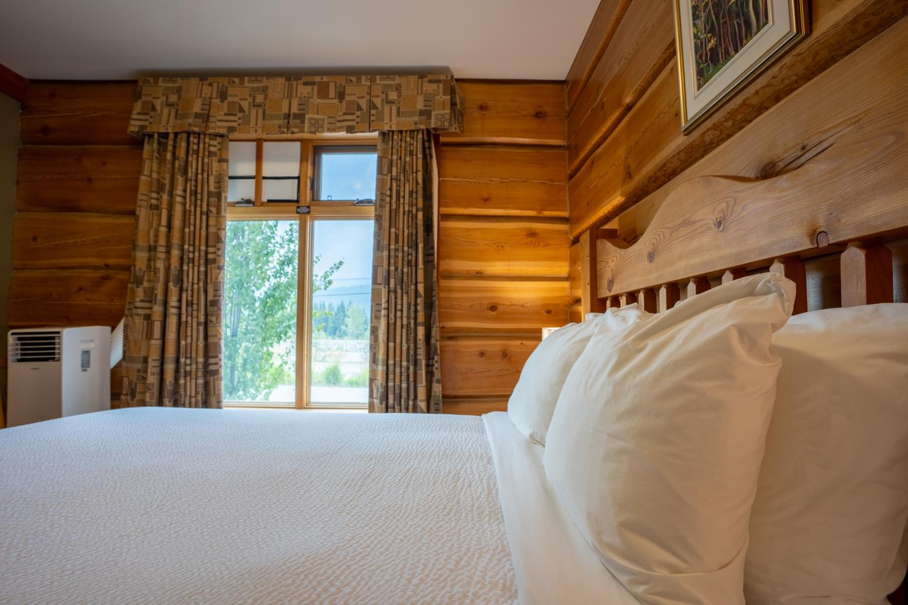 Golden Vacations - Basecamp Lodge Golden - Property Image 20