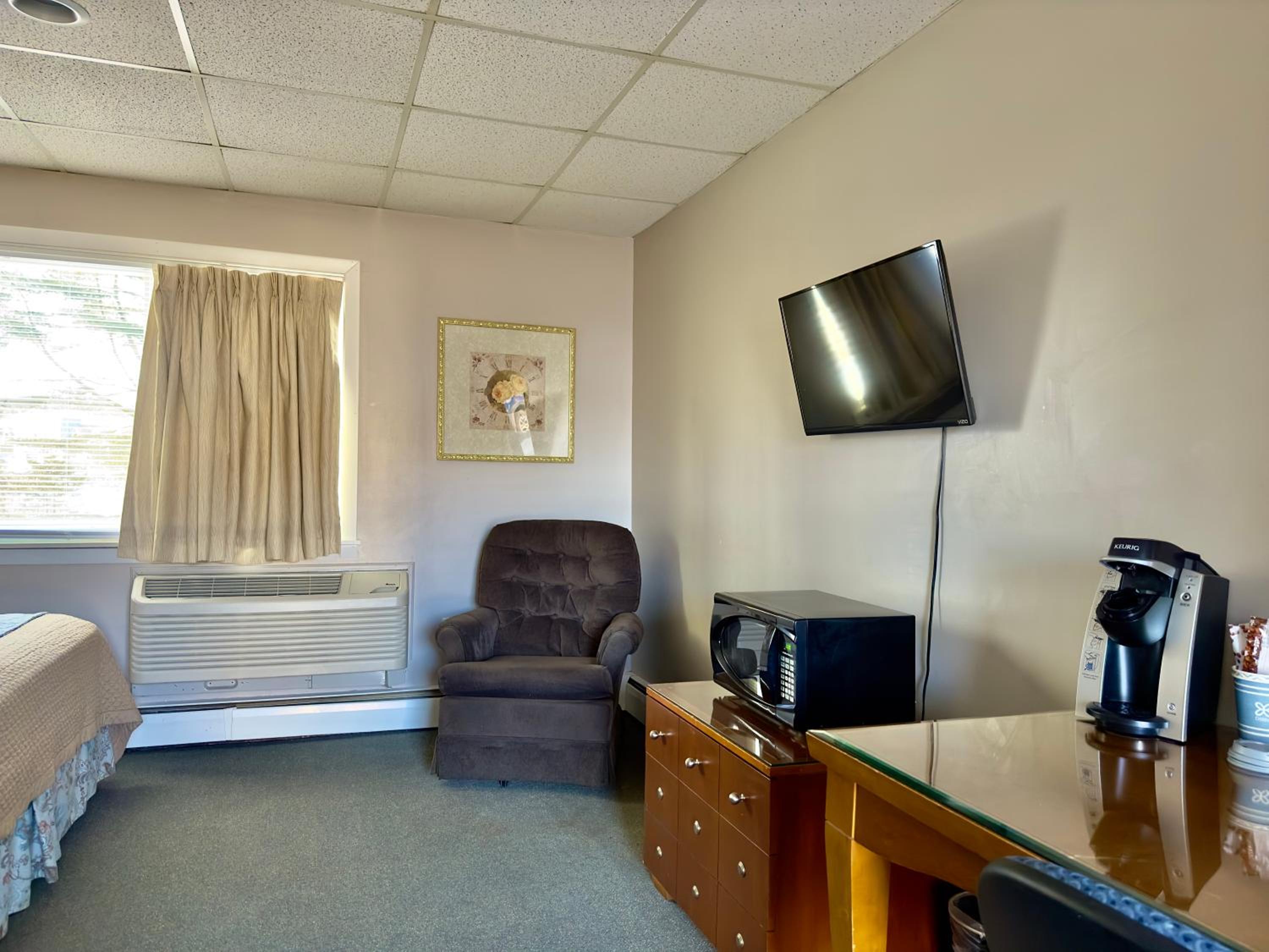 Colonial Valley Motel