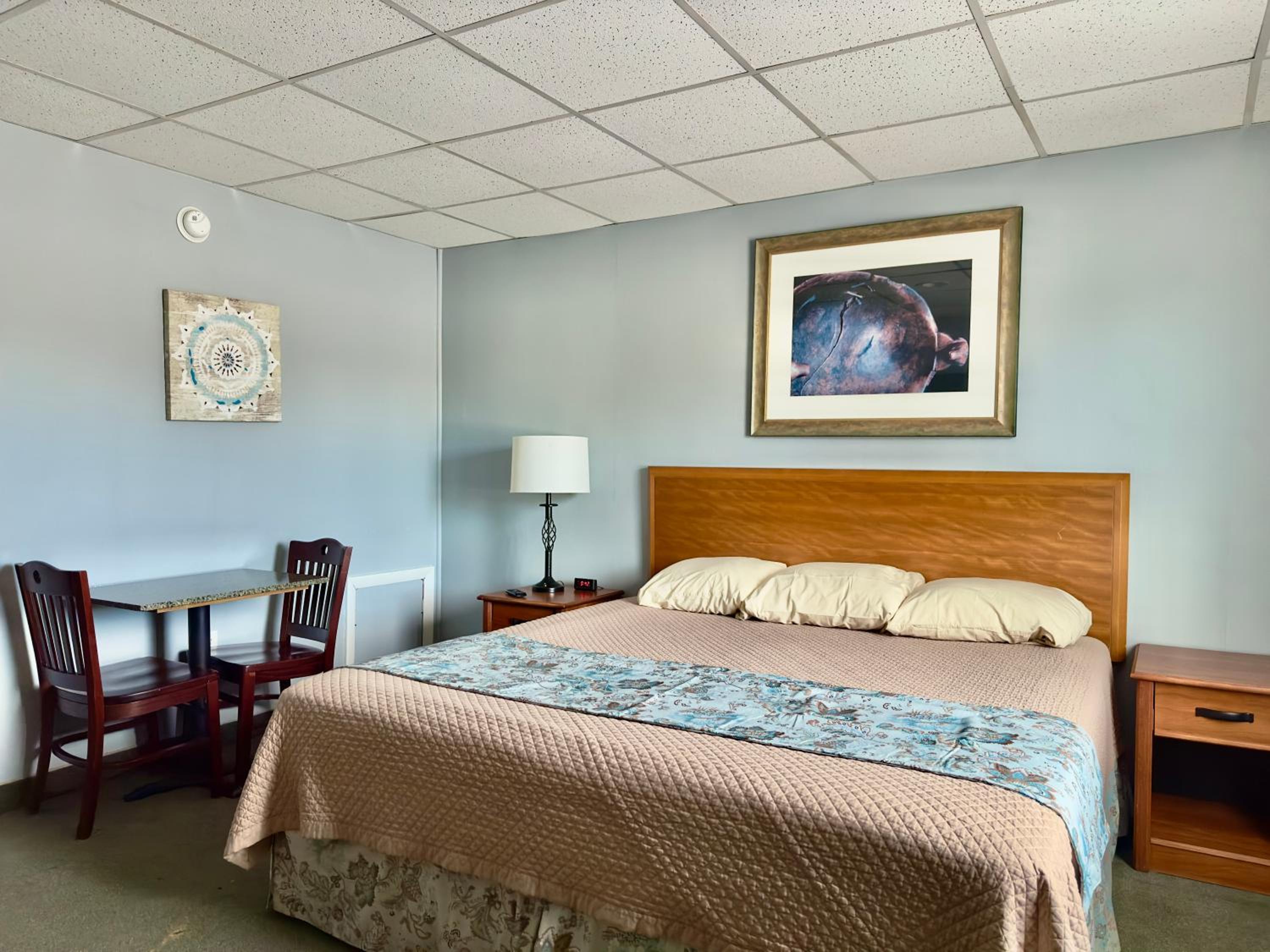 Colonial Valley Motel
