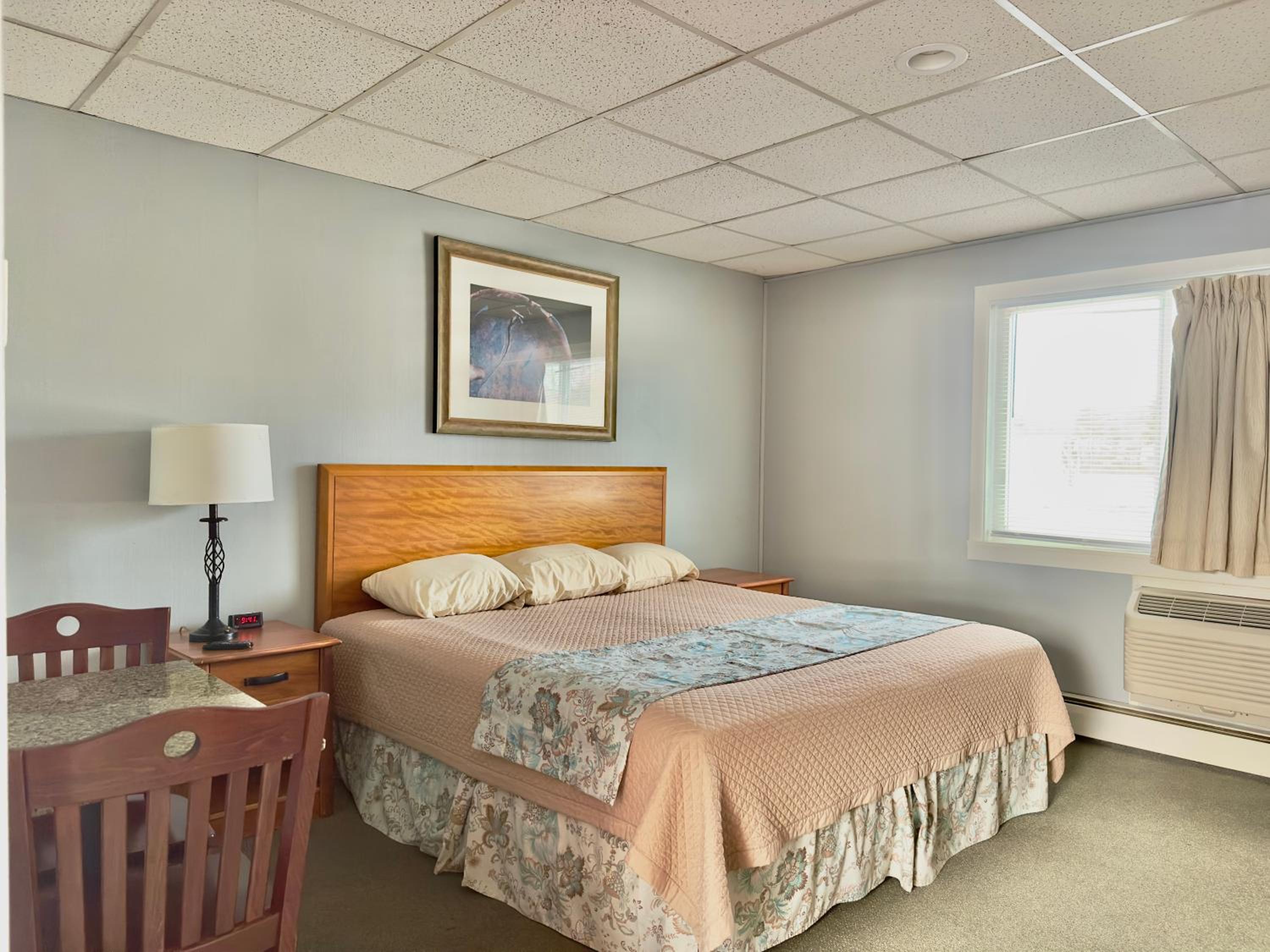 Colonial Valley Motel