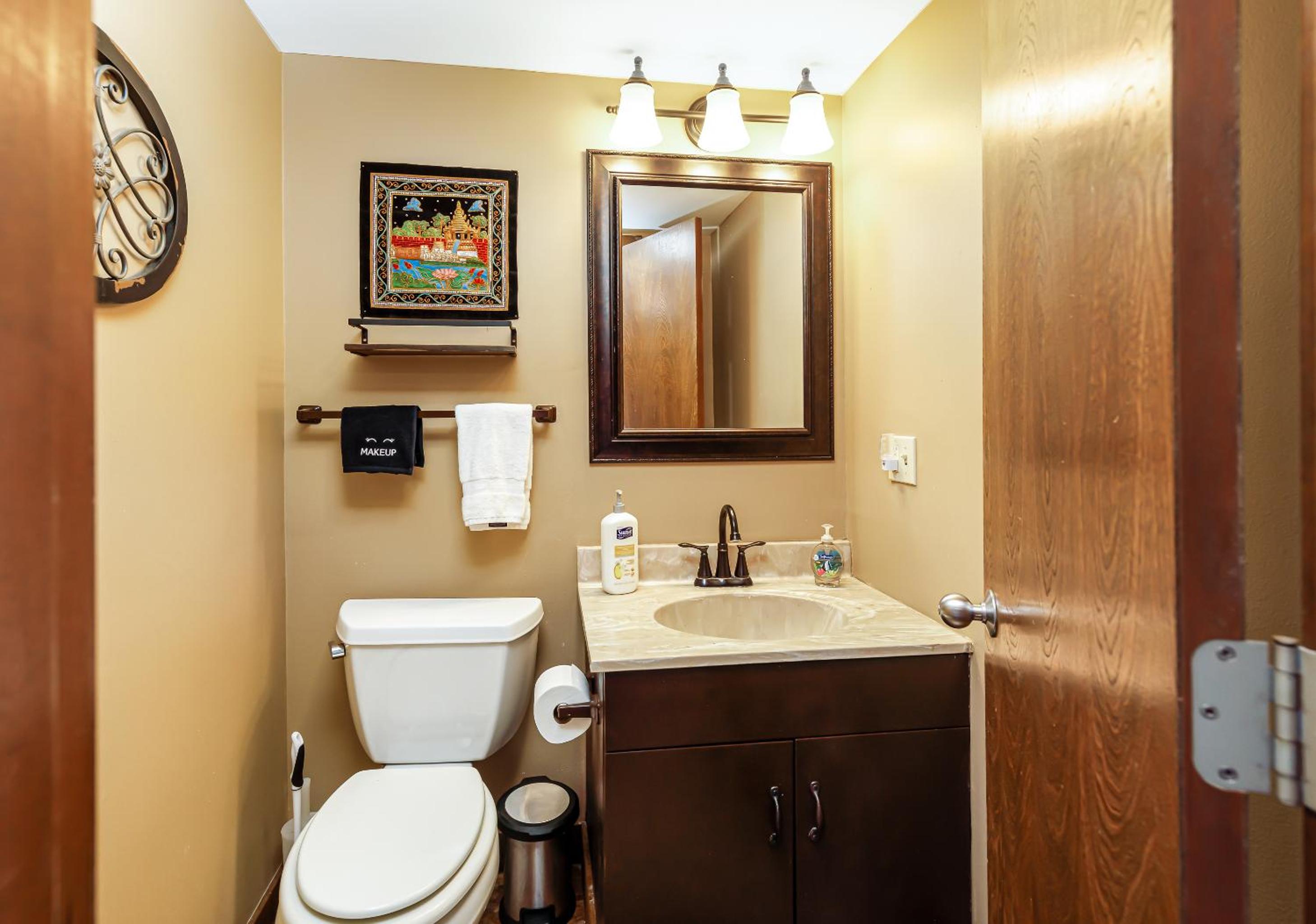 Quiet Home Minutes from Lake Galena & Eagle Ridge view 2