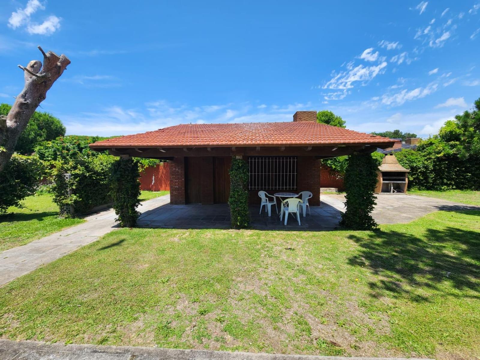 Casa comoda con extenso parque