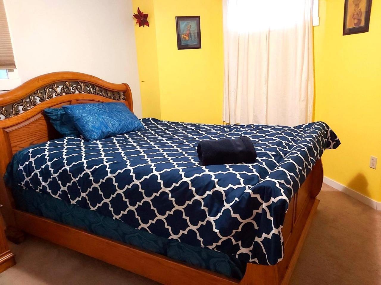 Lovely comfy home private bath in central Calgary