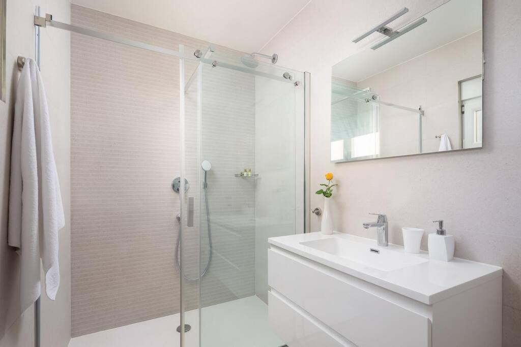 Modern Villa Maris - with heated pool & sea view view 4