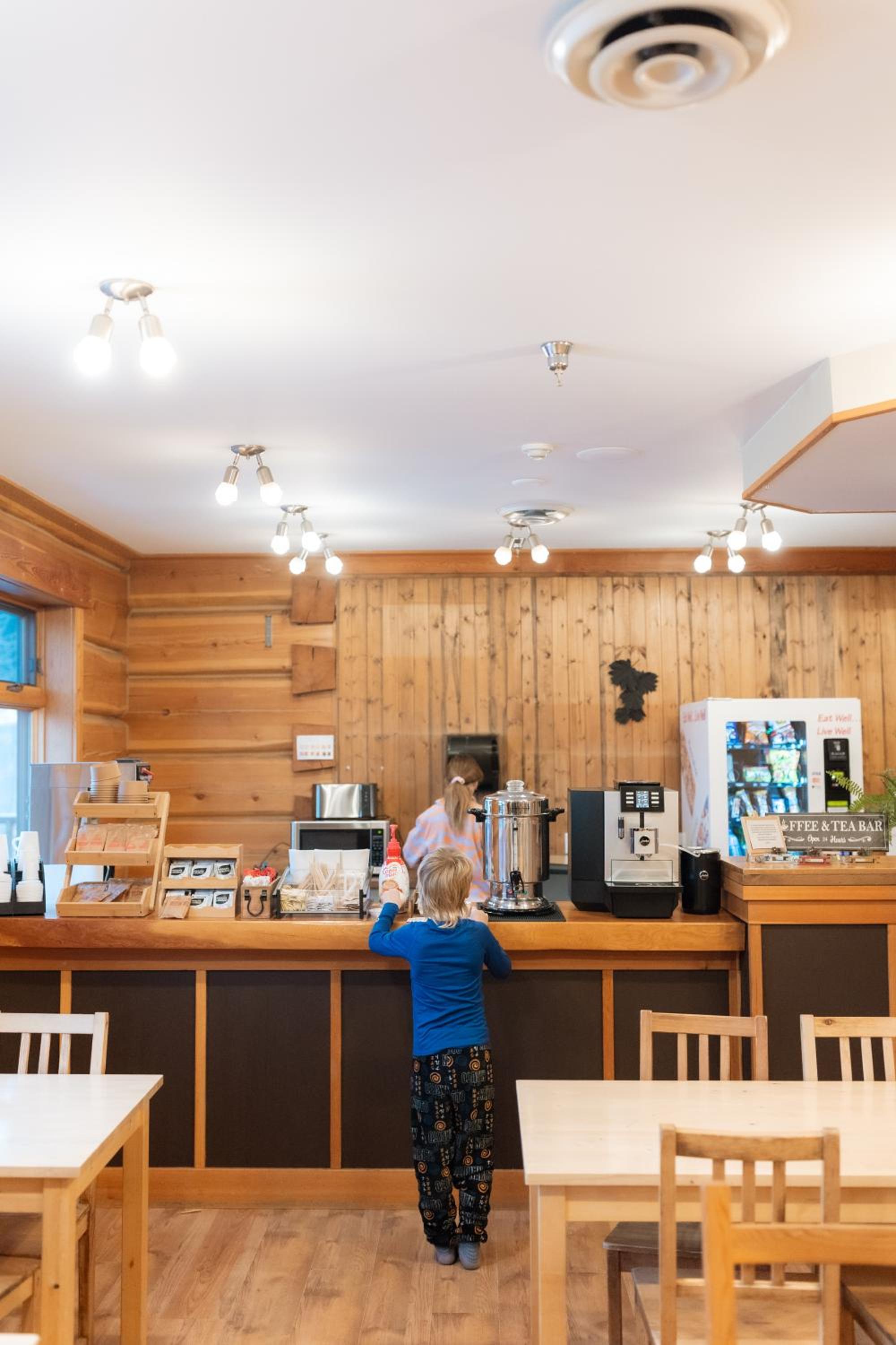 Golden Vacations - Basecamp Lodge Golden - Property Image 10