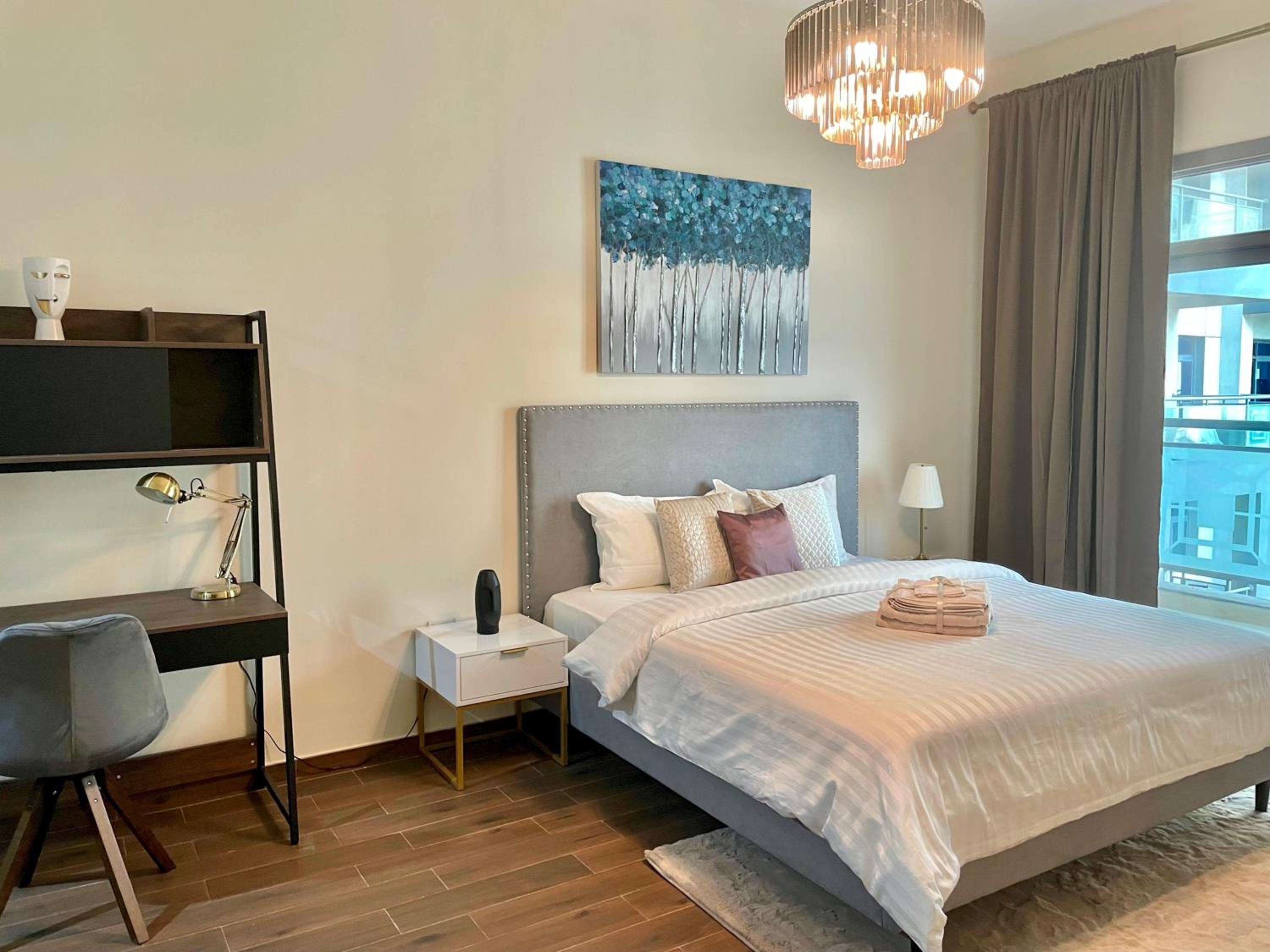 Elite LUX Holiday Homes - Two Bedroom Apartment Direct Metro Access in Al Furjan, Dubai