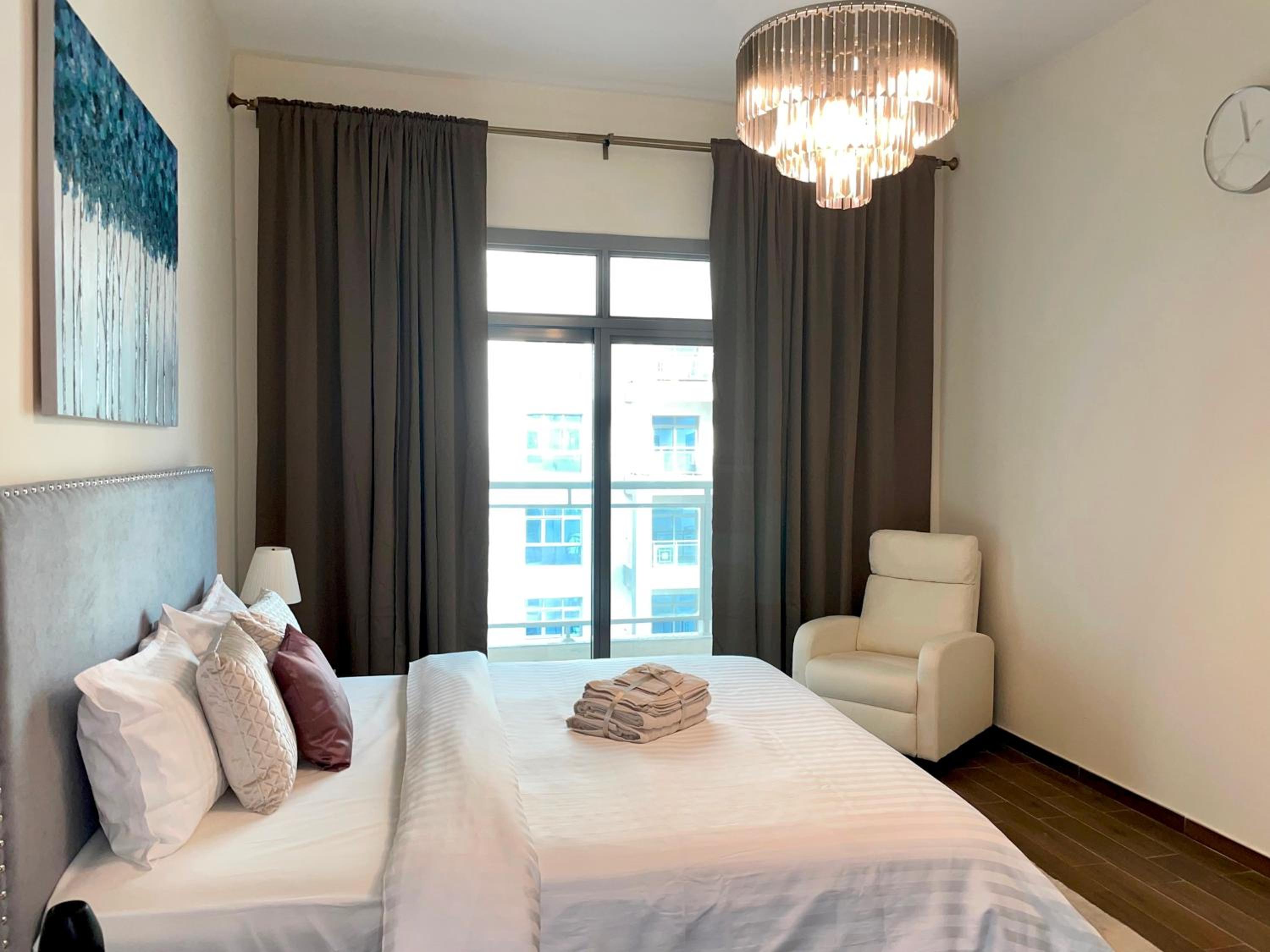 Elite LUX Holiday Homes - Two Bedroom Apartment Direct Metro Access in Al Furjan, Dubai