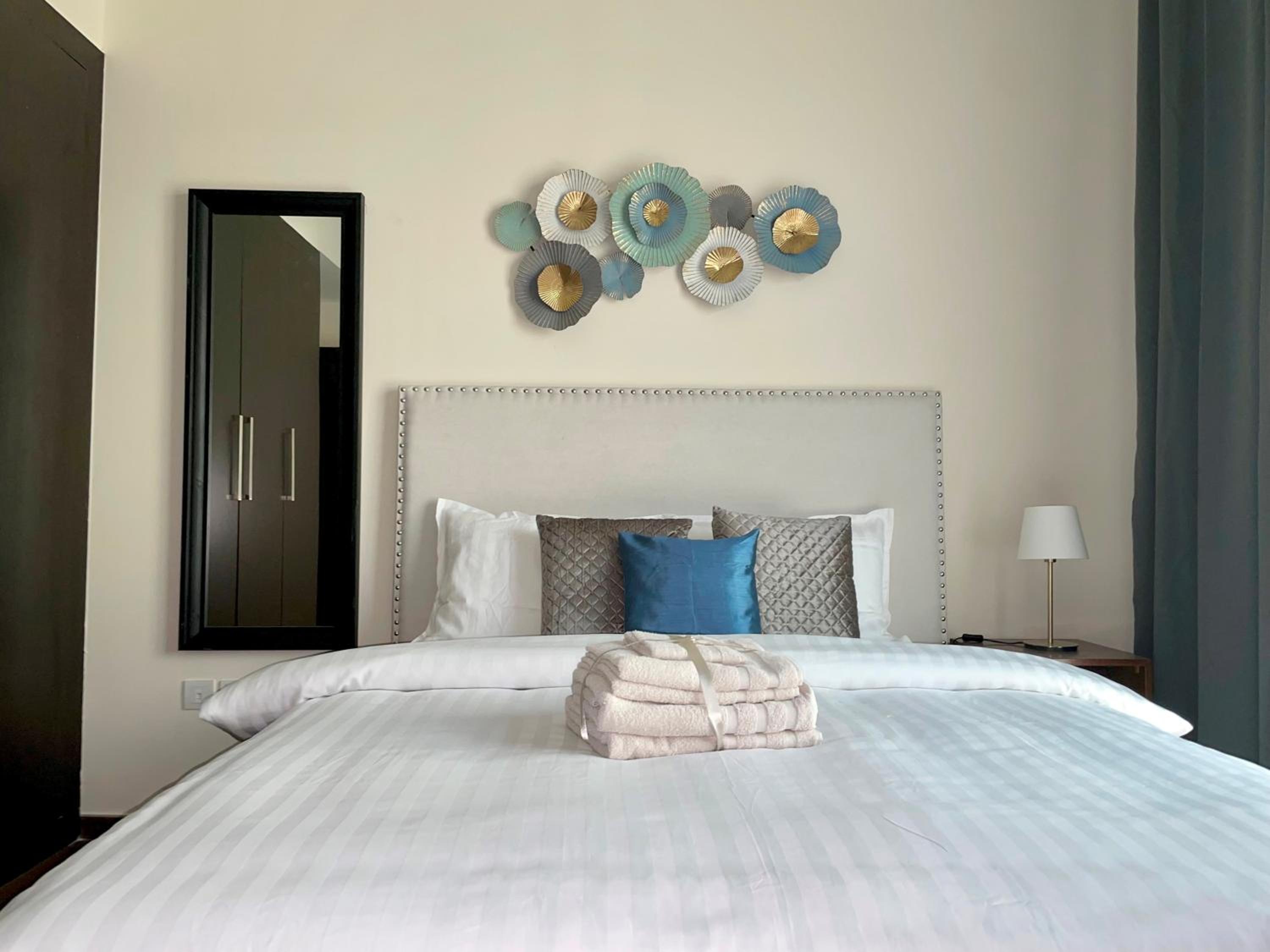Elite LUX Holiday Homes - Two Bedroom Apartment Direct Metro Access in Al Furjan, Dubai