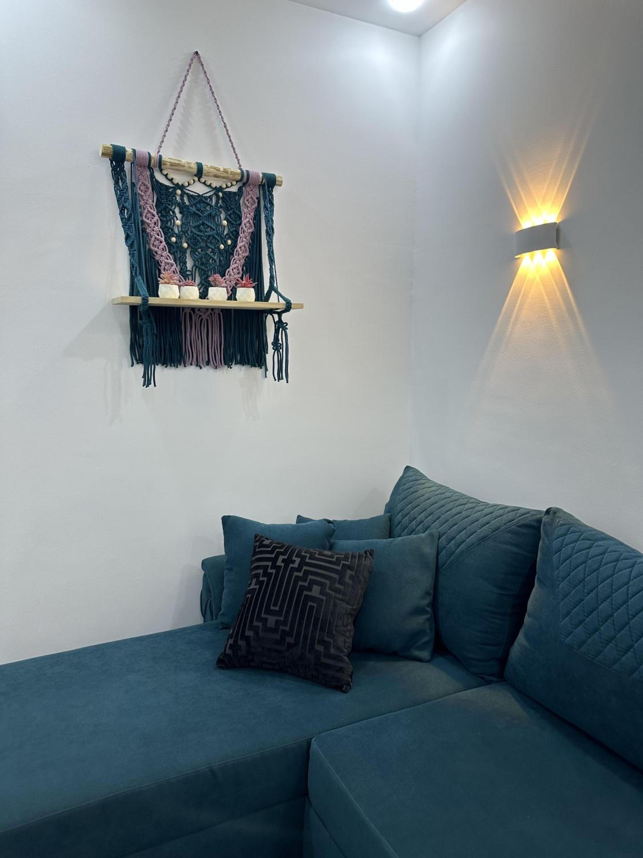 2 Bed Flat - Sleeps 6 - Pool - Parking - Wifi view 3