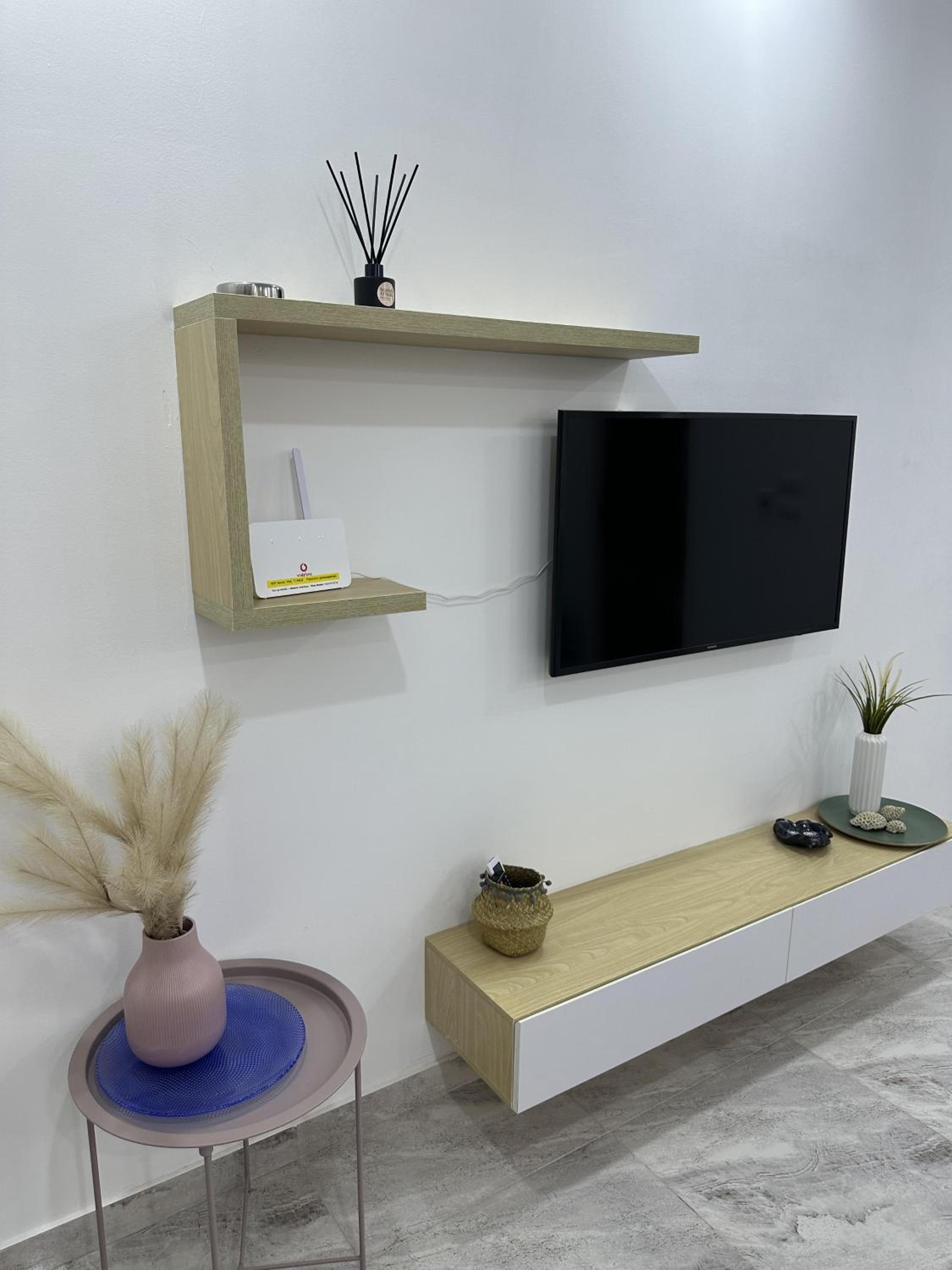 2 Bed Flat - Sleeps 6 - Pool - Parking - Wifi view 4