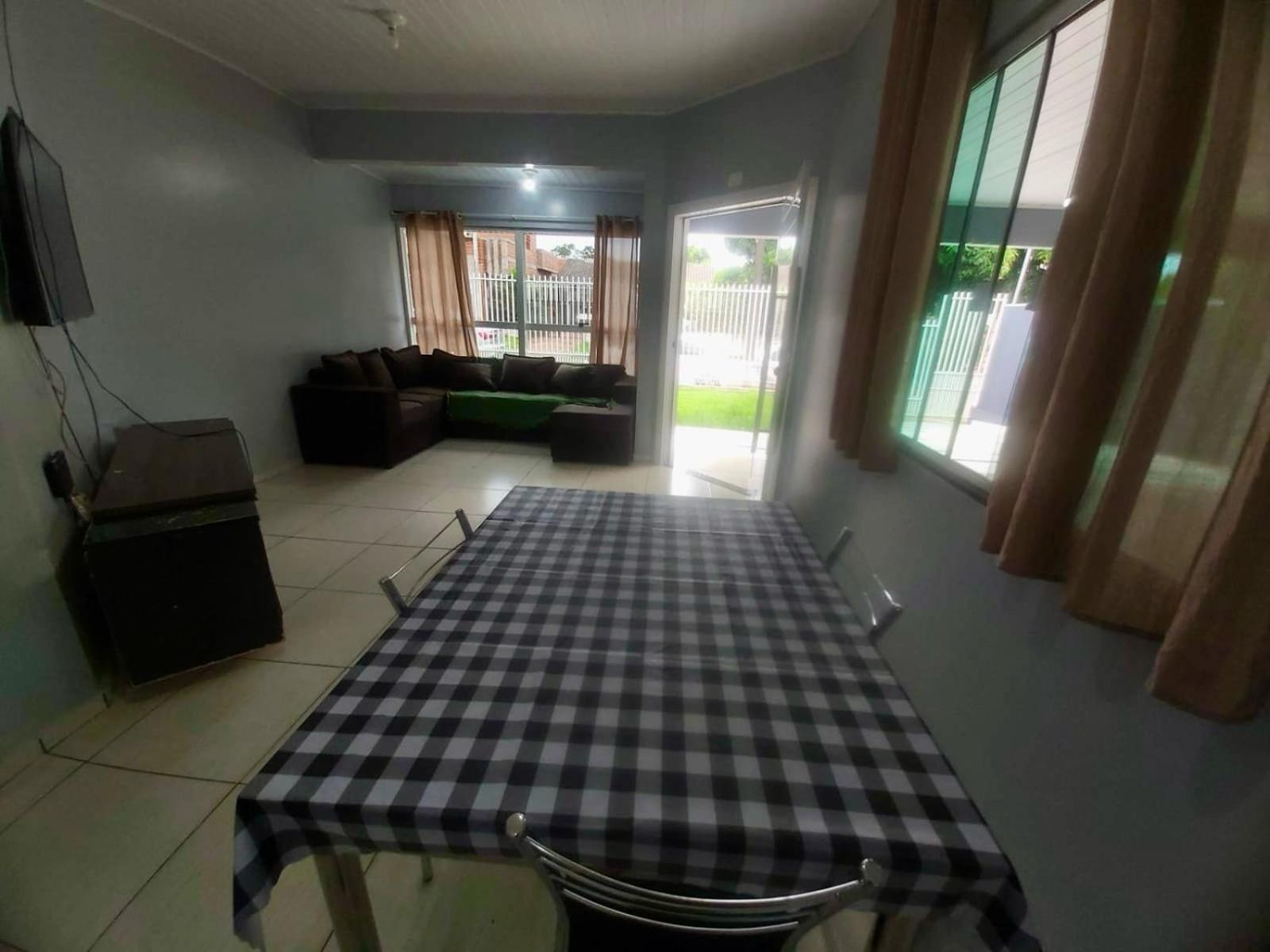 Casa com piscina no Portal