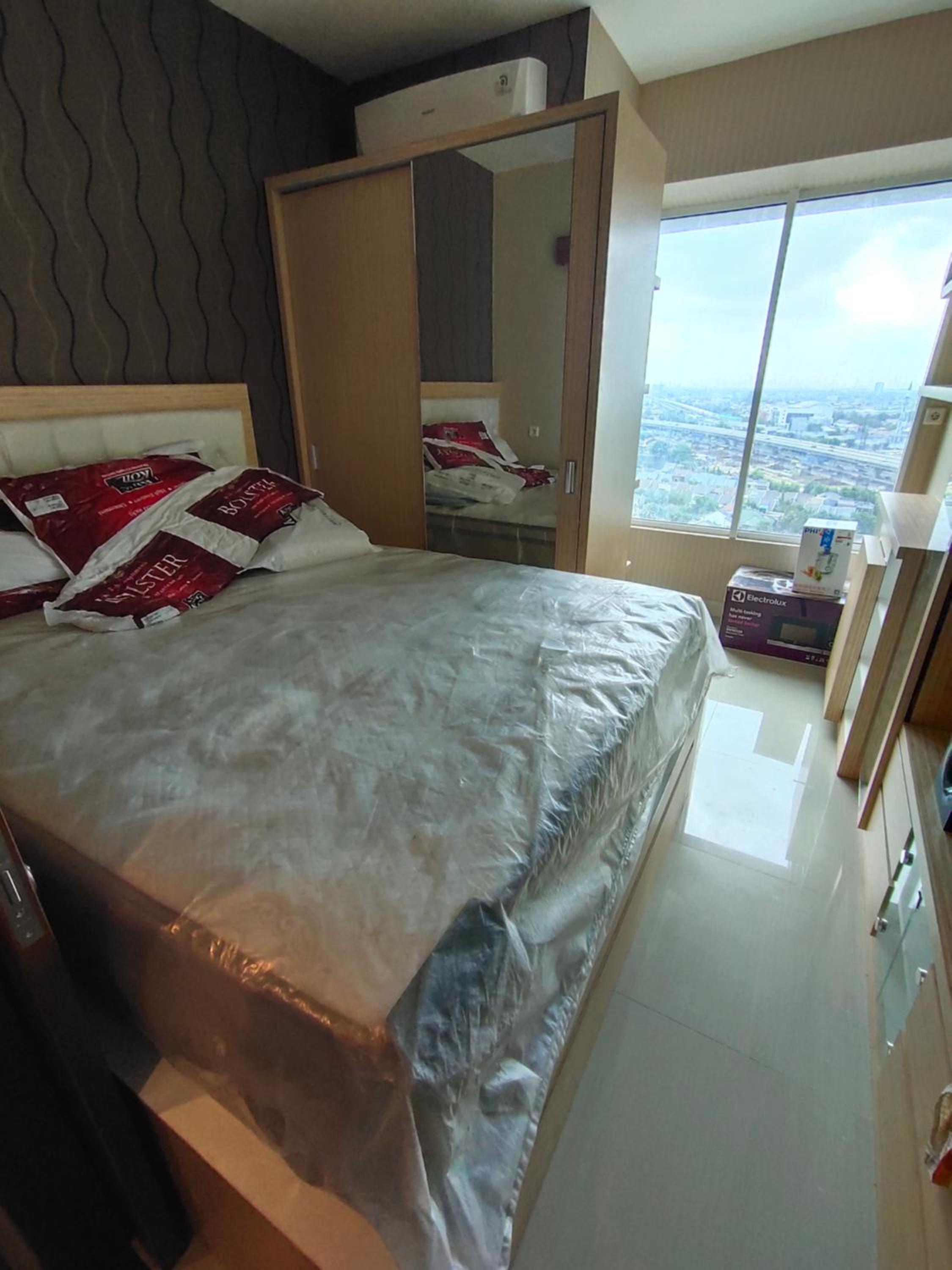 HOLIDAY Staycation