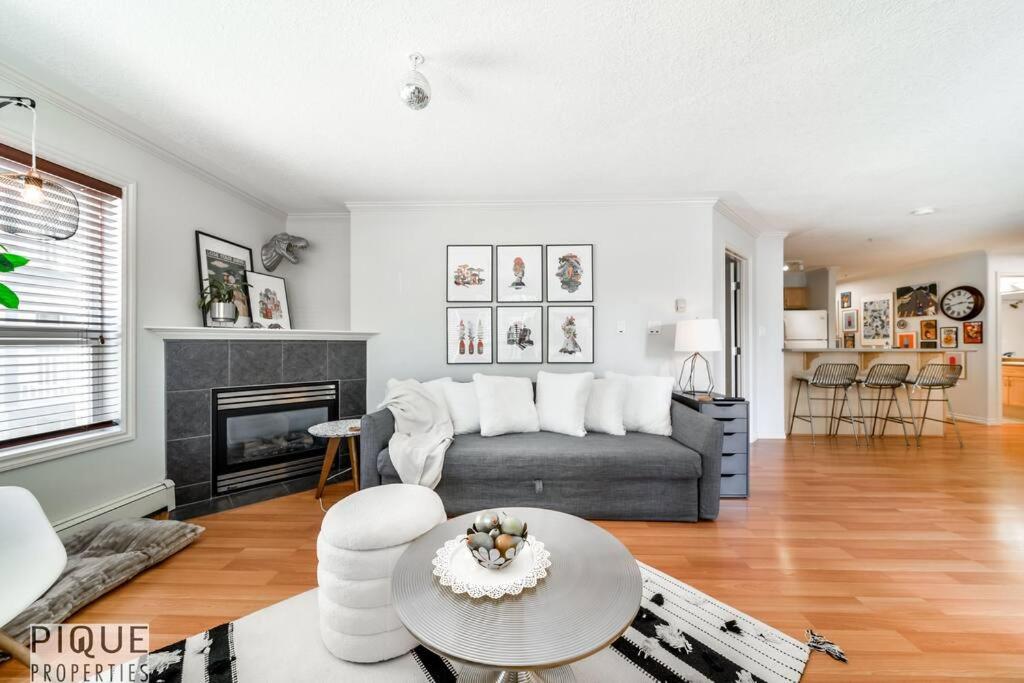 The Breakfast Club Suite - King Bed & AC - Patio - UG Park