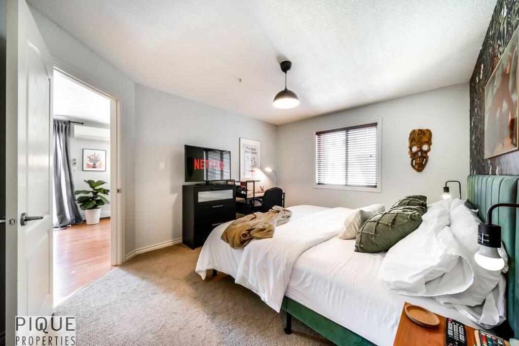 The Breakfast Club Suite - King Bed & AC - Patio - UG Park