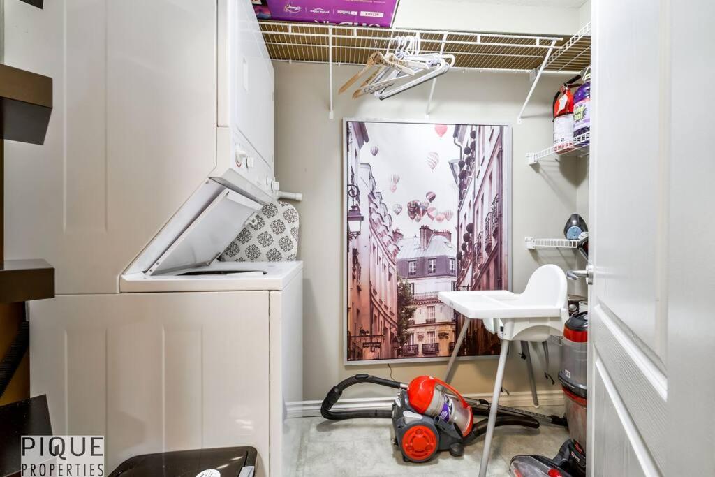 The Breakfast Club Suite - King Bed & AC - Patio - UG Park