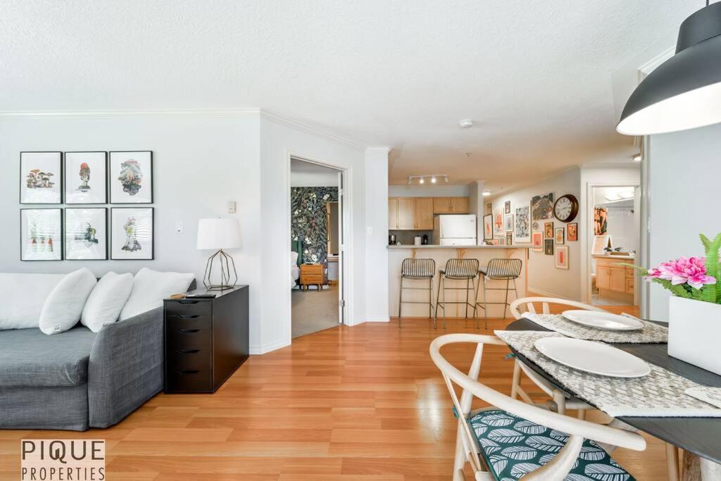 The Breakfast Club Suite - King Bed & AC - Patio - UG Park