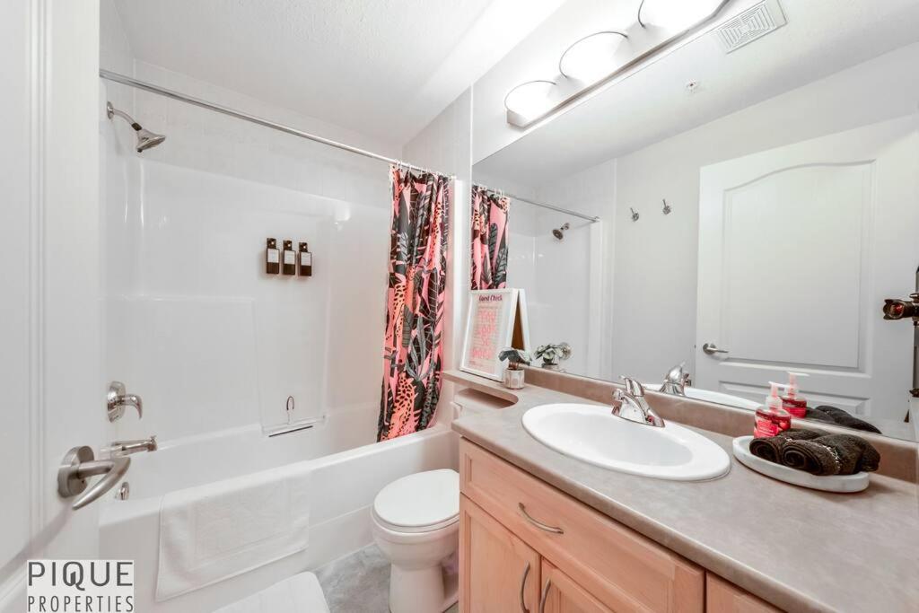 The Breakfast Club Suite - King Bed & AC - Patio - UG Park
