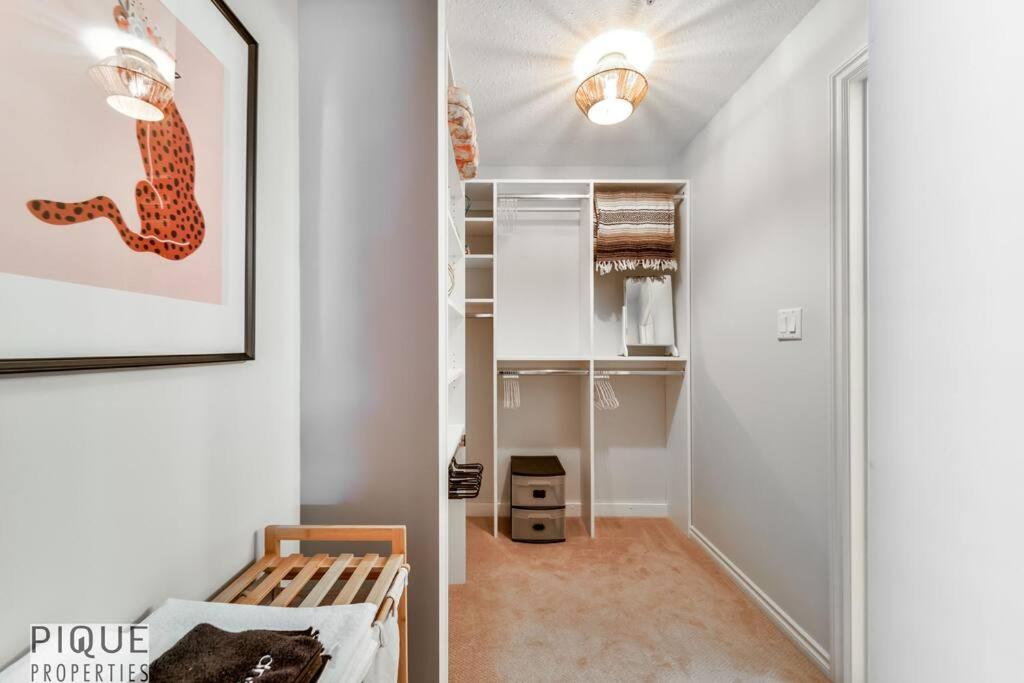 The Breakfast Club Suite - King Bed & AC - Patio - UG Park