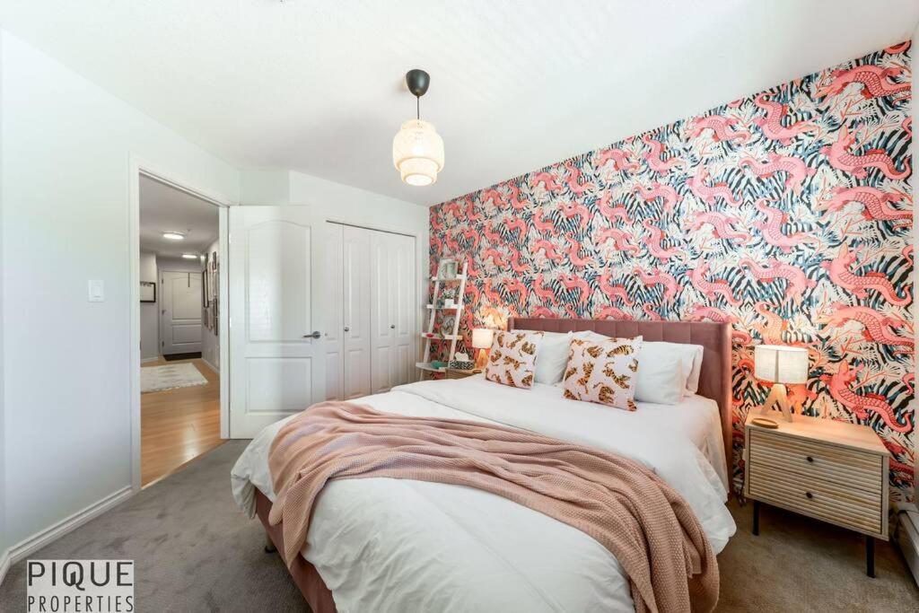 The Breakfast Club Suite - King Bed & AC - Patio - UG Park