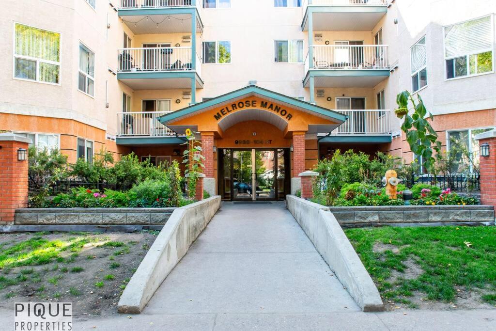 The Breakfast Club Suite - King Bed & AC - Patio - UG Park