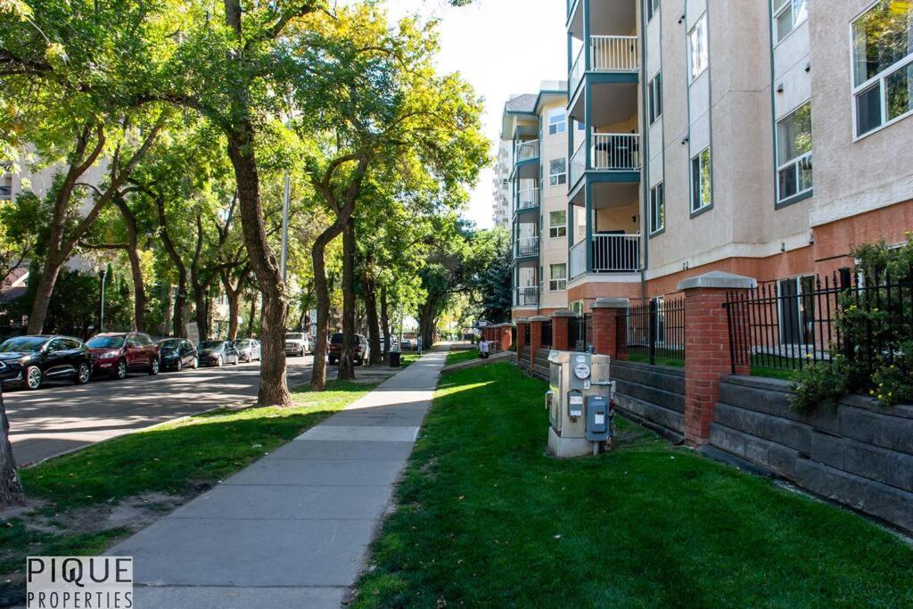 The Breakfast Club Suite - King Bed & AC - Patio - UG Park