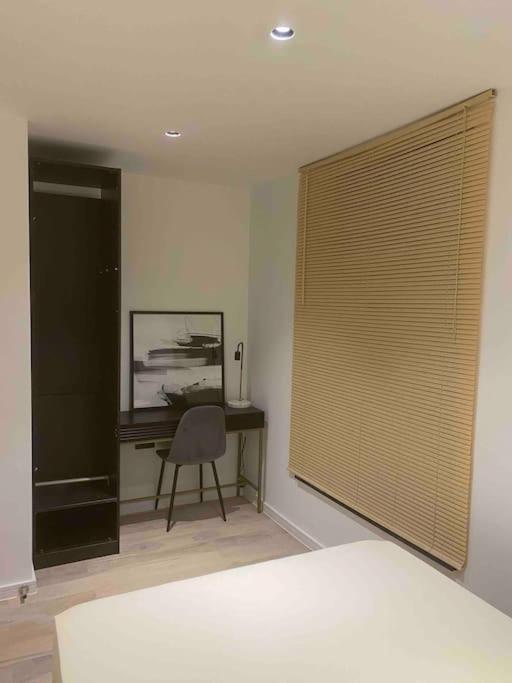 Spacious 3 Bed City Apartment with Terrace